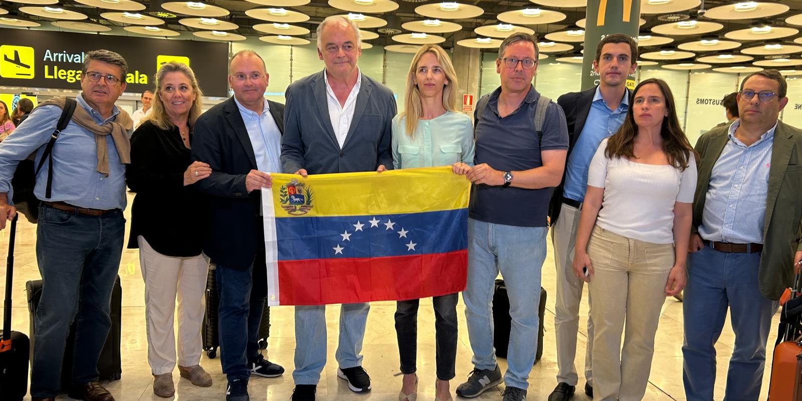 Várias delegações chegaram aos aeroportos da Venezuela nas últimas horas e foram obrigadas a abandonar o país