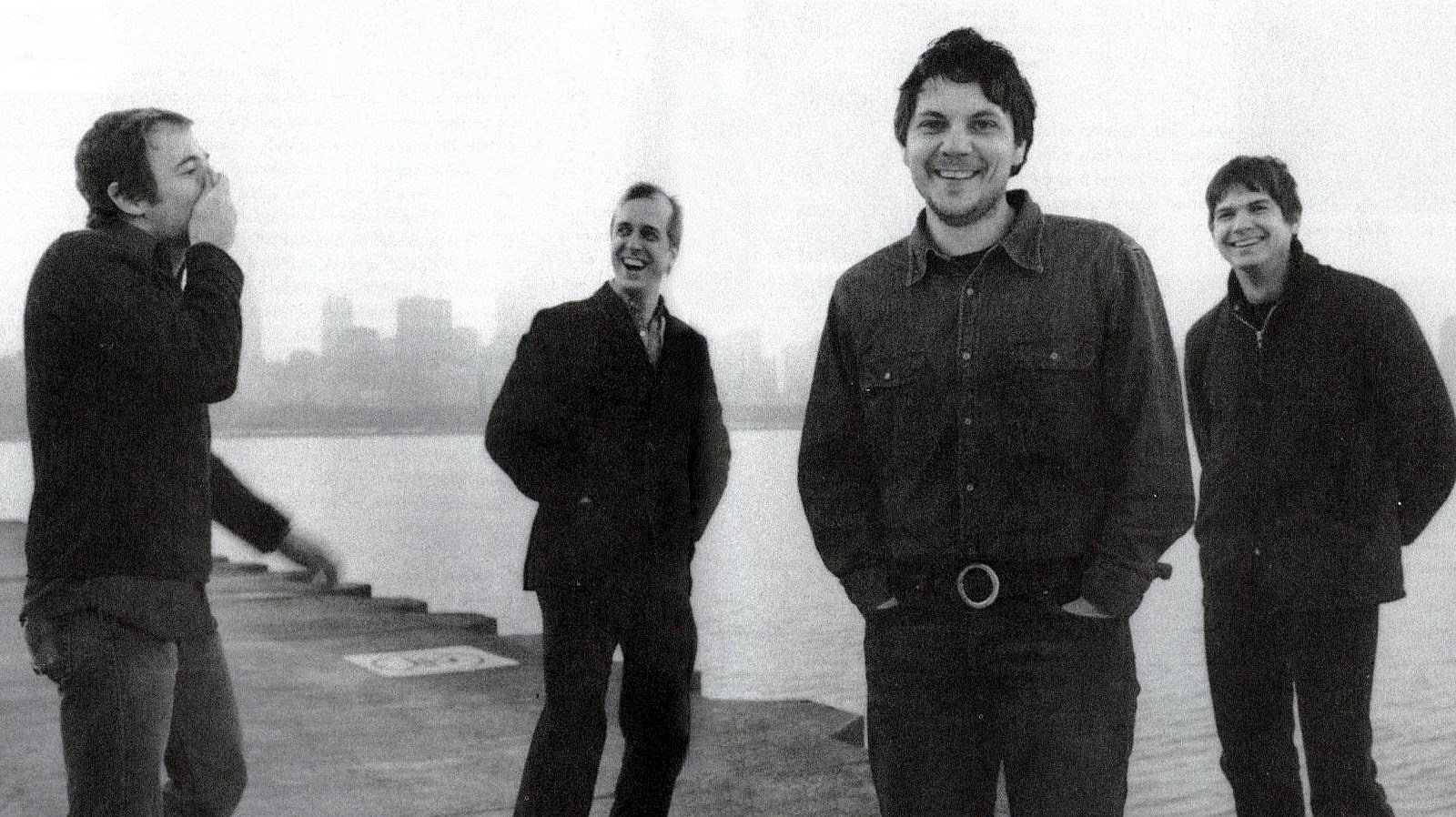 Os Wilco numa foto de promoção a &quot;Yankee Hotel Foxtrot&quot;, já com Jay Bennett fora do retrato