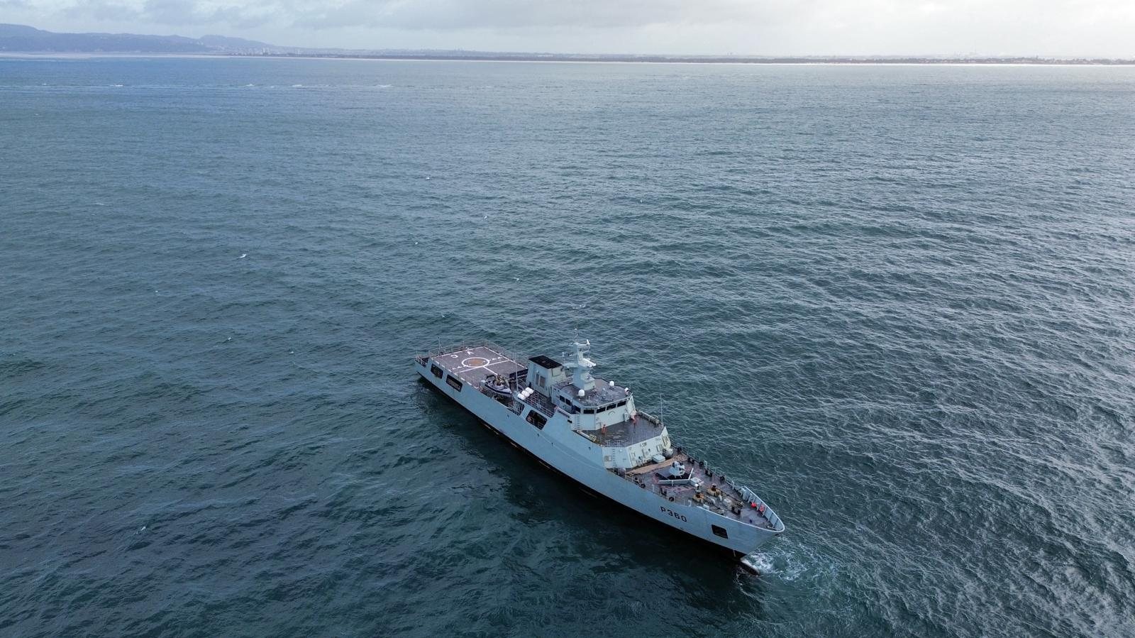 Por mar, estão envolvidas as embarcações salva-vidas de Sines e Sesimbra