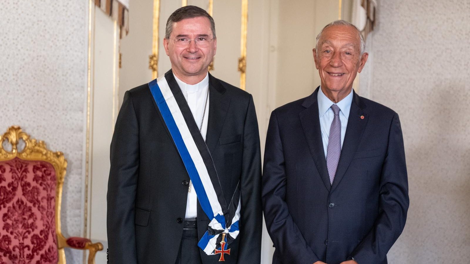 Cardeal Américo Aguiar condecorado pelo Presidente da República