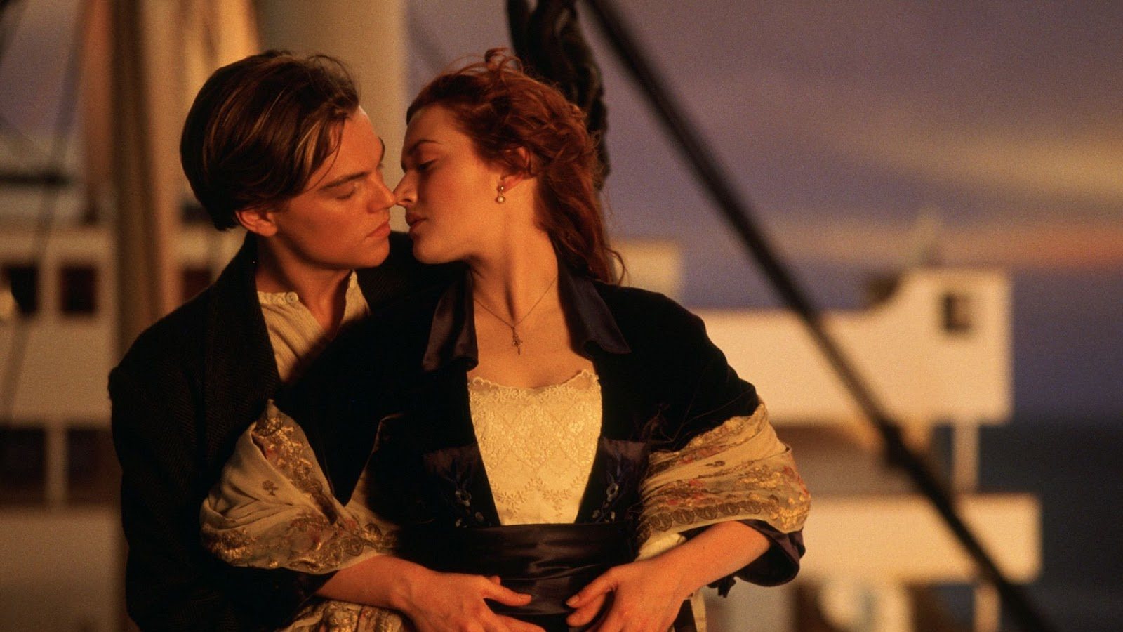 James Cameron, realizador de Titanic, já disse que &quot;não havia forma de ambos [personagens principais] sobreviverem&quot;