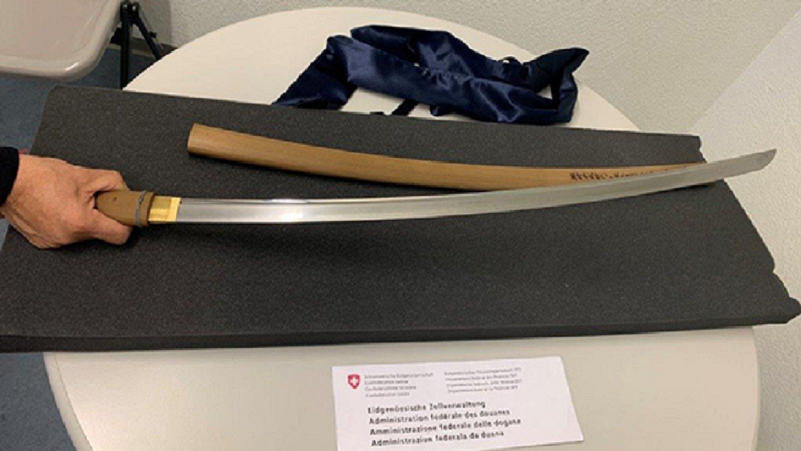 Espada samurai com quase 700 anos