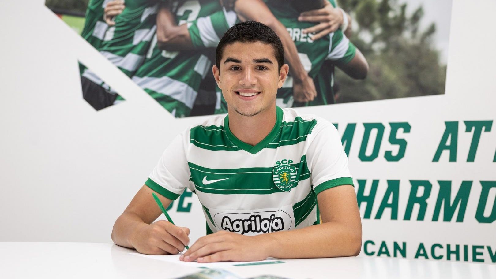 Marco Cruz, ainda com idade de júnior, vai fazer 18 anos em fevereiro e ficou a viver na Academia do Sporting em Alcochete