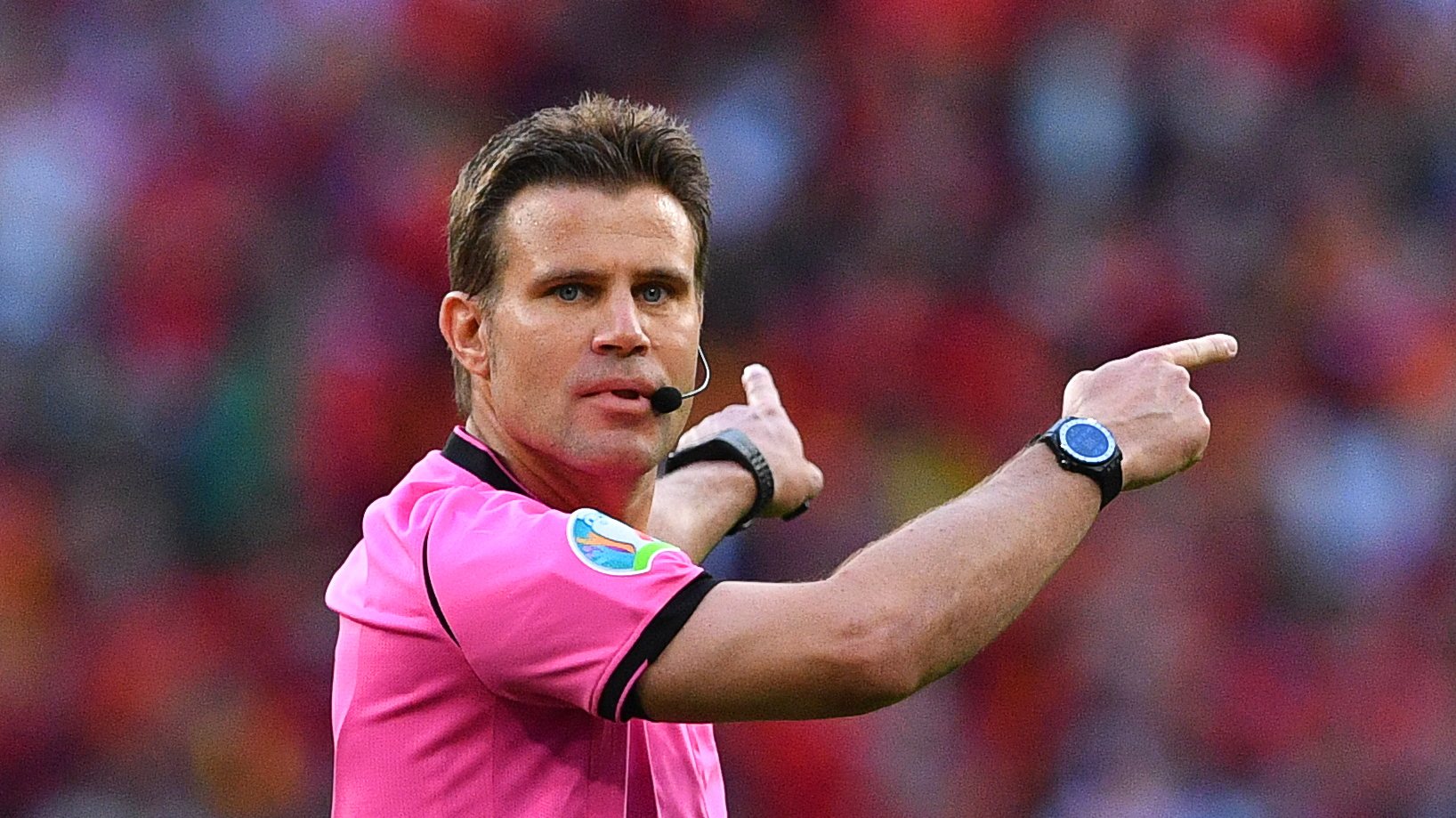 epa09326641 German referee Felix Brych gestures during the UEFA EURO 2020 semi final between Italy and Spain in London, Britain, 06 July 2021.  EPA/Justin Tallis / POOL (RESTRICTIONS: For editorial news reporting purposes only. Images must appear as still images and must not emulate match action video footage. Photographs published in online publications shall have an interval of at least 20 seconds between the posting.)