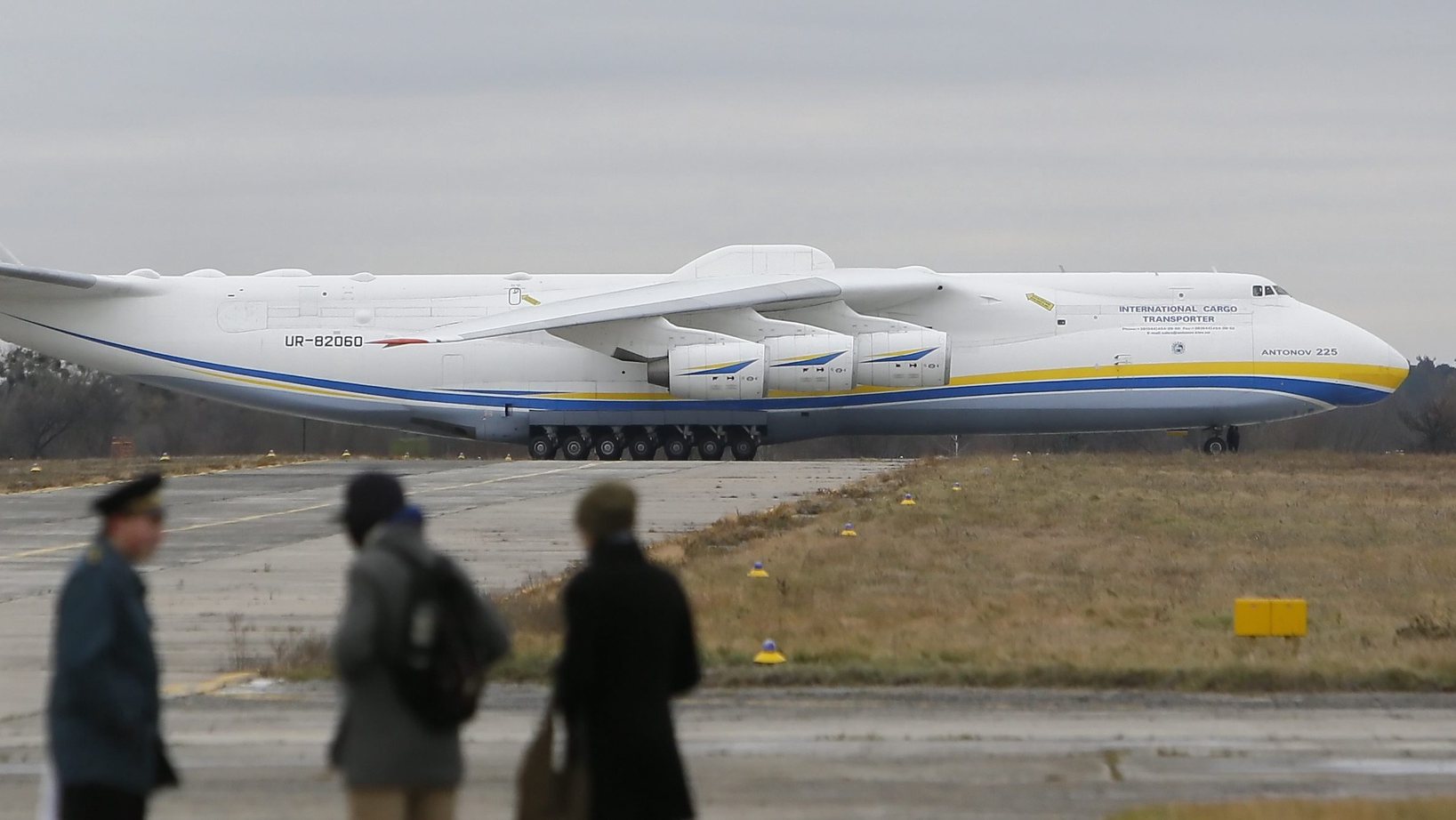 epa05625527 An Ukrainian Antonov An-225 &#039;Mriya&#039; (Dream) aircraft is prepared for takeoff from the Gostomel airport, near Kiev, Ukraine, 10 November 2016. The giant transport plane will pick up a cargo in Germany city of Leipzig for further commercial flight. The Antonov An-225 &#039;Mriya&#039; is a strategic airlift cargo aircraft which was originally designed in the 1980s in by the then Soviet Union&#039;s Antonov Design Bureau. Antonov An-225 aircraft, the only flying plane of its kind and longest and heaviest airplane ever built, is powered by six engines and can take a cargo with a maximum weight of 640 tons.  EPA/SERGEY DOLZHENKO