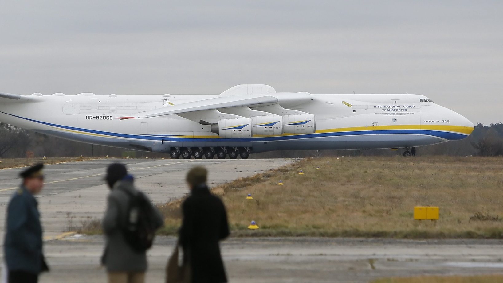 epa05625527 An Ukrainian Antonov An-225 &#039;Mriya&#039; (Dream) aircraft is prepared for takeoff from the Gostomel airport, near Kiev, Ukraine, 10 November 2016. The giant transport plane will pick up a cargo in Germany city of Leipzig for further commercial flight. The Antonov An-225 &#039;Mriya&#039; is a strategic airlift cargo aircraft which was originally designed in the 1980s in by the then Soviet Union&#039;s Antonov Design Bureau. Antonov An-225 aircraft, the only flying plane of its kind and longest and heaviest airplane ever built, is powered by six engines and can take a cargo with a maximum weight of 640 tons.  EPA/SERGEY DOLZHENKO