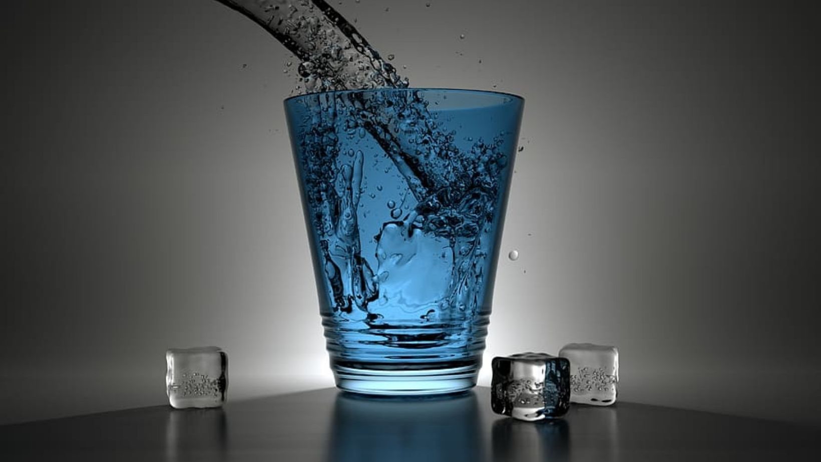 copo com água