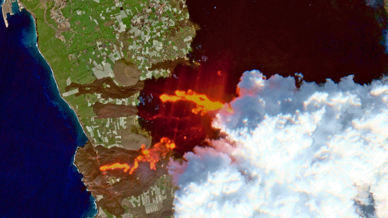 epa09593215 A handout satellite image acquired by one of the Copernicus Sentinel-2 mission satellites and made available by Copernicus, the European Union&#039;s Earth Observation Programme, shows the eruption of the Cumbre Vieja volcano continuing with strong strombolian activity and massive ash emissions on La Palma, Canary Islands, Spain, 19 November 2021 (issued 20 November 2021). The volcano on the Spanish island of La Palma has been active for two months, having started on 19 September.  EPA/EUROPEAN UNION, COPERNICUS SENTI -- MANDATORY CREDIT: EUROPEAN UNION, COPERNICUS SENTINEL-2 IMAGERY -- HANDOUT EDITORIAL USE ONLY/NO SALES
