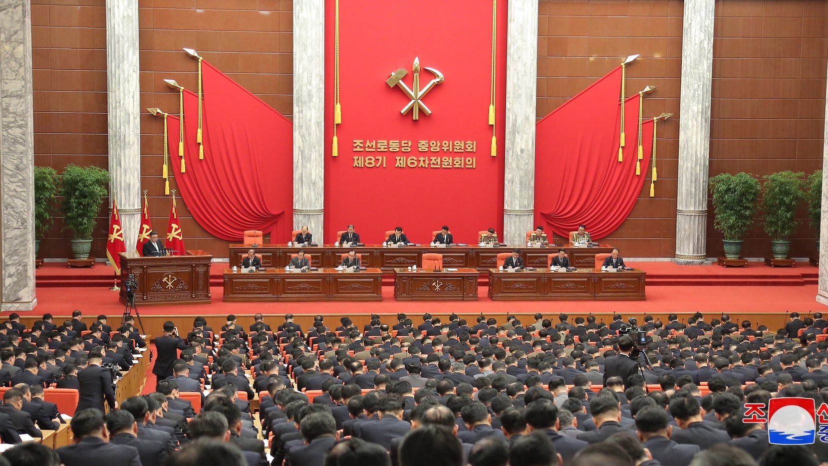epa10378996 A photo released by the official North Korean Central News Agency (KCNA) shows North Korean Supreme Leader Kim Jong-un (C) attending the sixth enlarged meeting of the eighth Central Committee of the Workers&#039; Party of Korea in Pyongyang, North Korea, 26 December 2022 (issued 27 December 2022).  EPA/KCNA   EDITORIAL USE ONLY