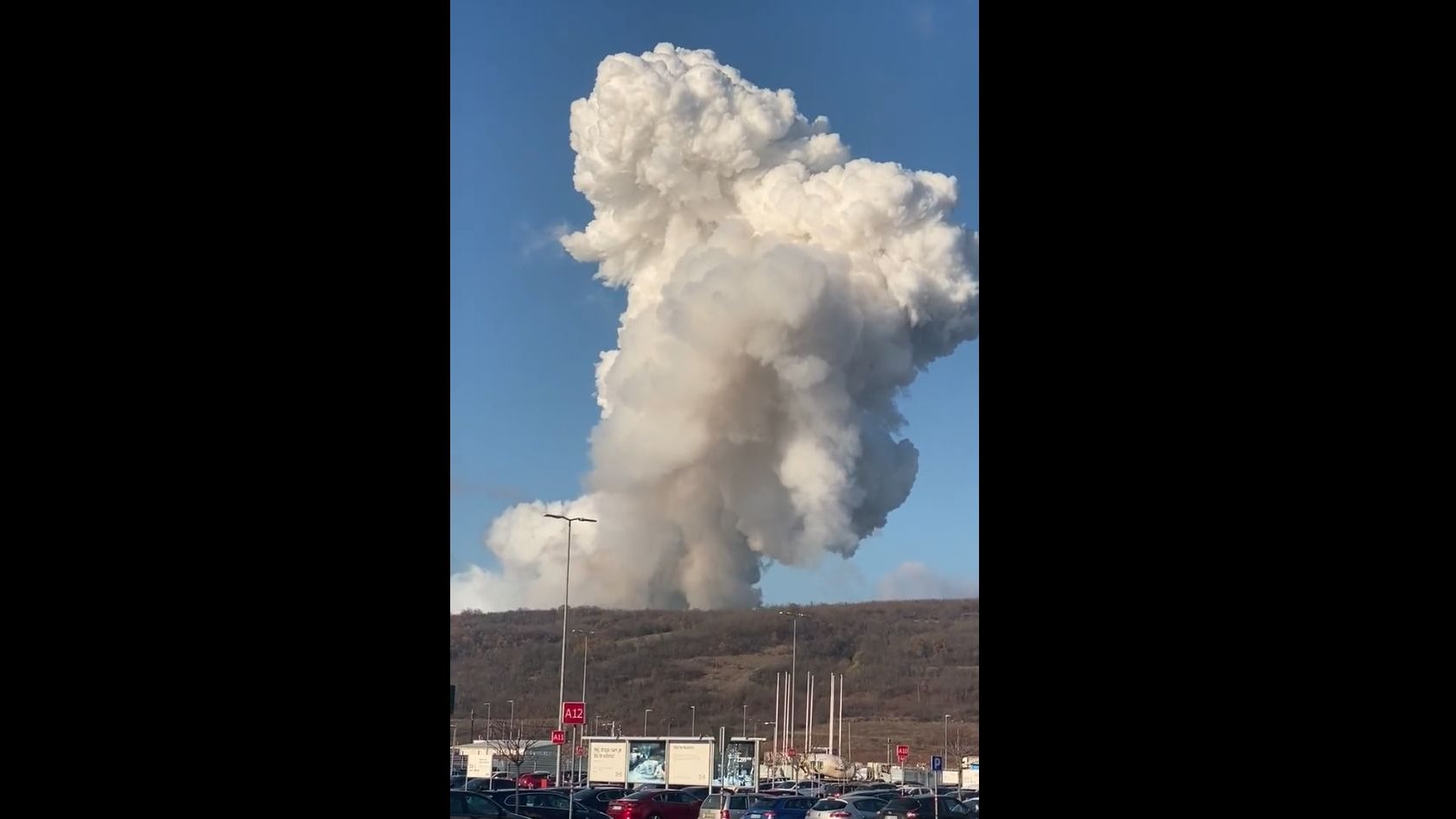 O momento da explosão foi captado em vídeo e partilhado nas redes sociais