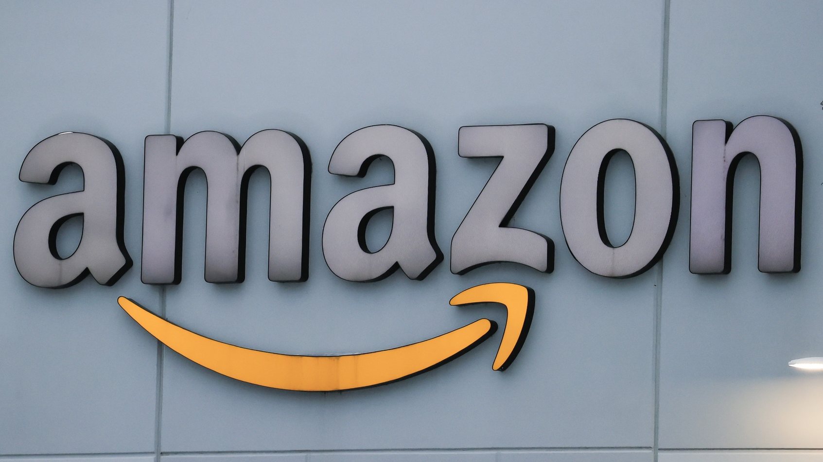 epa09193398 (FILE) An Amazon warehouse is outfitted with the Amazon logo in Waukegan, Illinois, USA, 02 February 2021 (reissued 12 May 2021). The EU Court in Luxembourg on 12 May 2021 annulled an order by the European Union demanding Amazon to pay about 250 million euros in taxes.  EPA/TANNEN MAURY