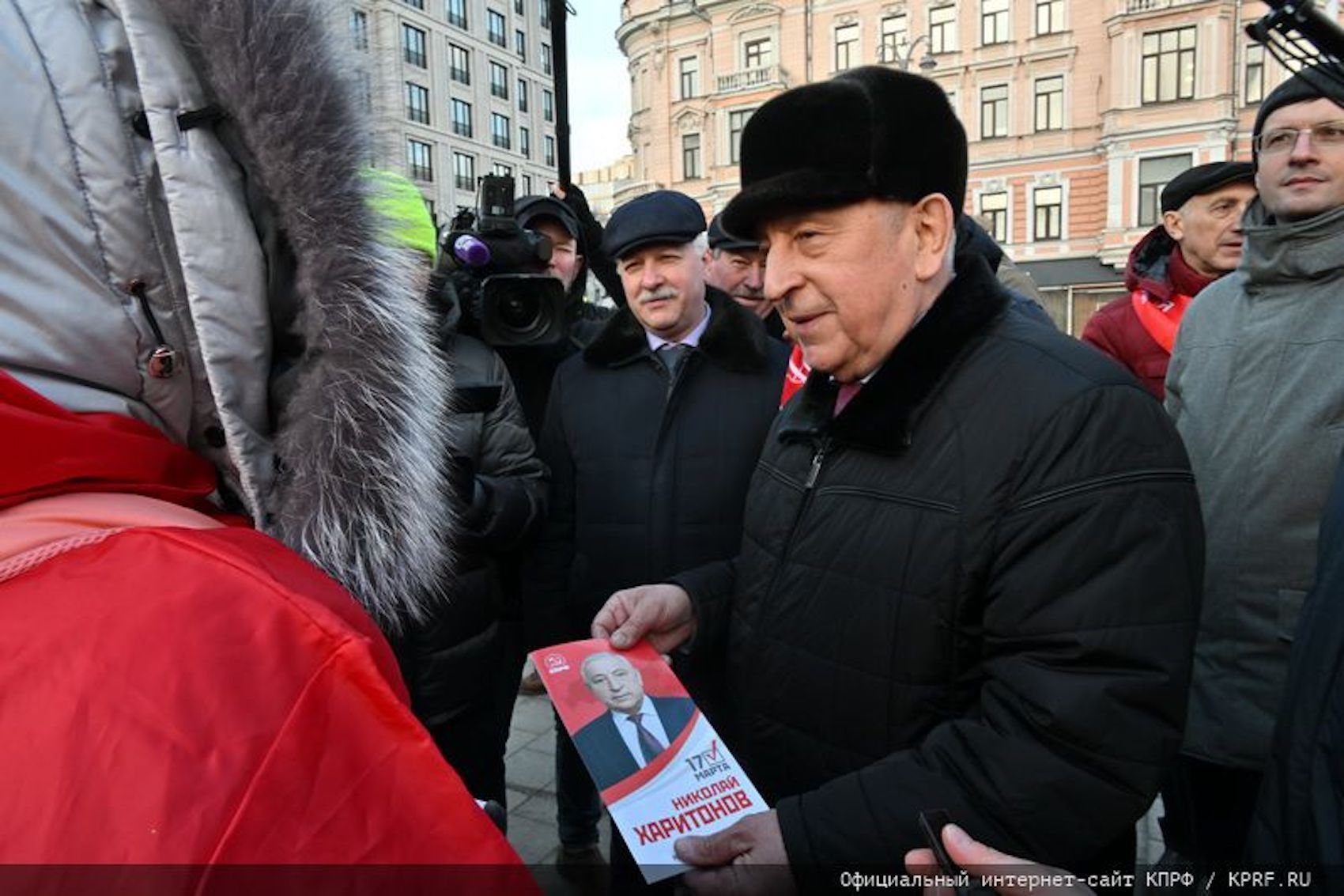Nikolai Kharitonov numa ação de campanha