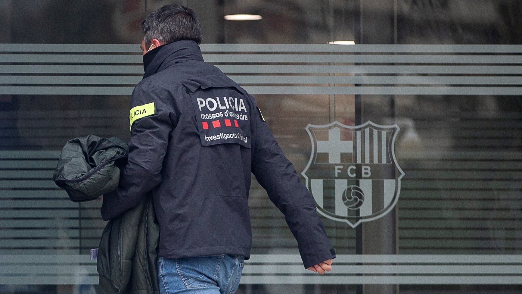 epa09045126 A members of Mossos d&#039;Esquadra regional police&#039;s Economic Offences Unit is seen at the Spanish soccer club FC Barcelona&#039;s headquarters during a raid amid the investigation of the so-called &#039;BarcaGate&#039; case, in Barcelona, Spain, 01 March 2021. Police investigates if a company, hired by the club, carried out a smear campaign against opposite players and groups to then club&#039;s board of directors. According to judicial sources FC Barcelona&#039;s former president Bartomeu, former director of the presidency area Jaume Masferrer and the current director general of the club, Ocar Grau has been arrested.  EPA/Quique Garcia