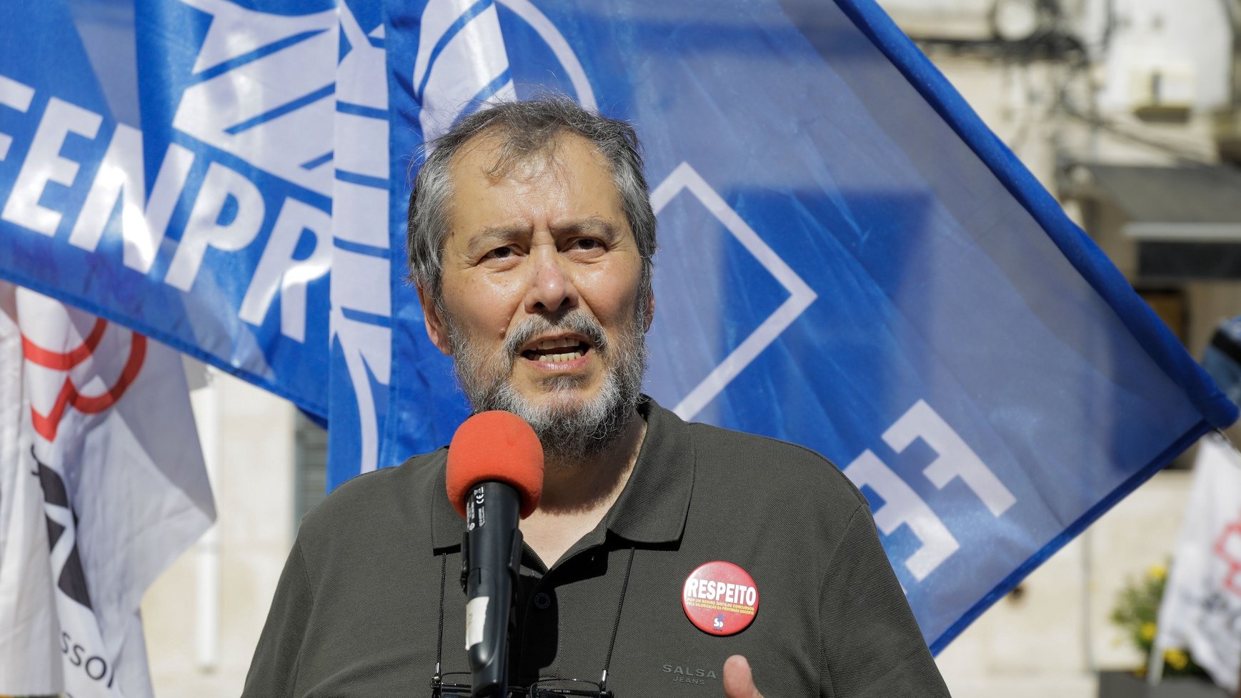 O secretário-geral da FENPROF - Federação Nacional dos Professores, Mário Nogueira, intervém durante o protesto dos professores do distrito de Santarém, 24 de abril de 2023. PAULO CUNHA/LUSA