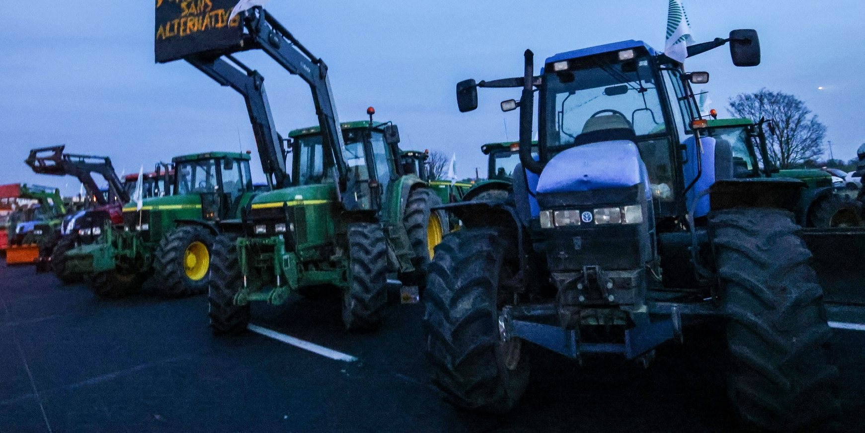 epa11112979 Tractors park at blockade point on the A4 highway at Jossigny, near of Paris, France, 29 January 2024. The placard reads &#039;No endives without alternative.&#039; French farmers continue their protests with road blockades and demonstrations in front of state buildings awaiting a response from the government to their request for &#039;immediate&#039; aid of several hundred million euros. On 23 January, the EU Agriculture and Fisheries Council highlighted the importance of providing the conditions necessary to enable EU farmers to ensure food security sustainably and profitably, as well as ensuring a fair income for farmers.  EPA/MOHAMMED BADRA