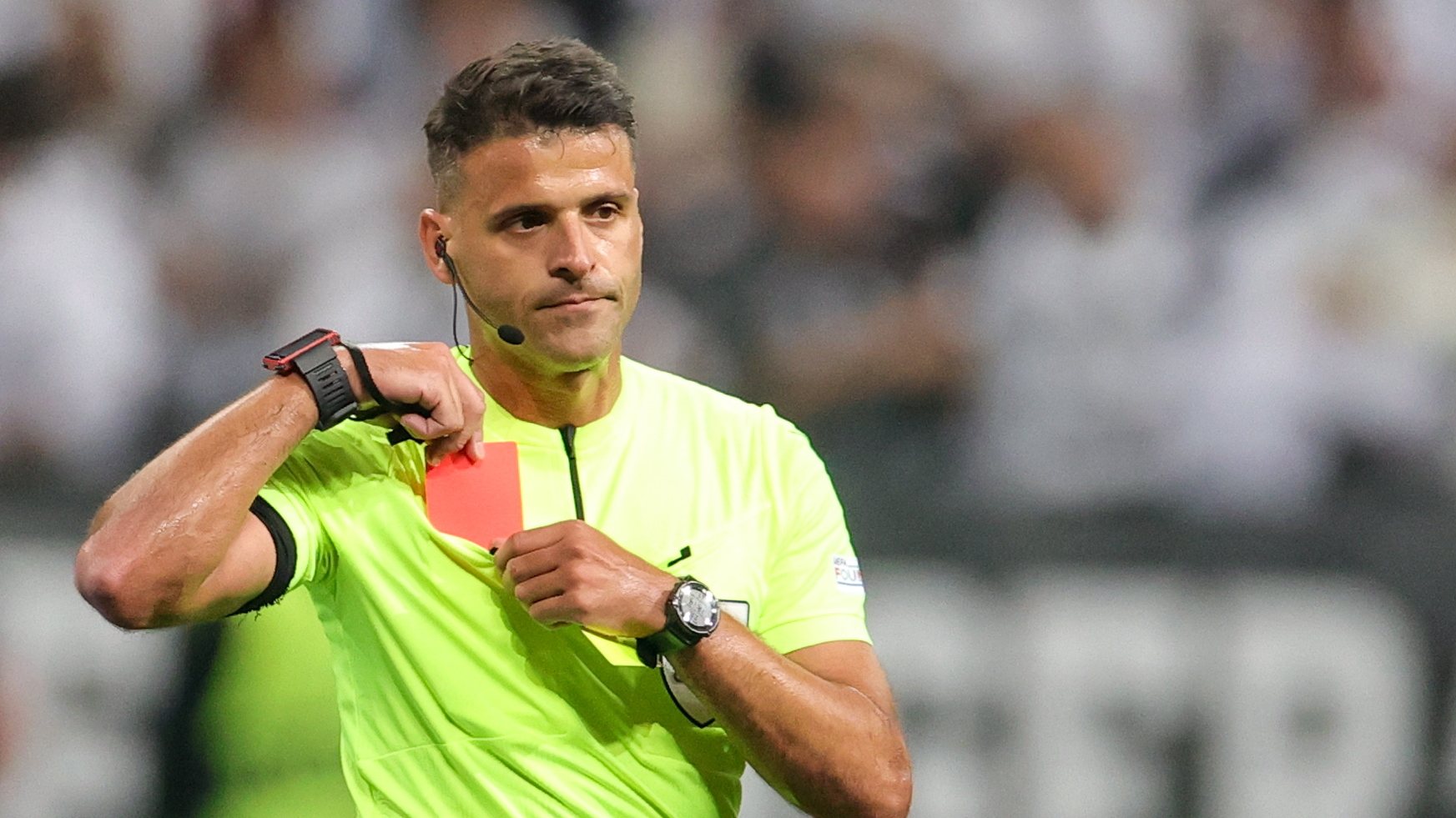 epa09929079 Referee Jesus Gil Manzano shows red card to Aaron Cresswell (unseen) of West Ham during the UEFA Europa League semi final, second leg soccer match between Eintracht Frankfurt and West Ham United in Frankfurt am Main, Germany, 05 May 2022.  EPA/FRIEDEMANN VOGEL
