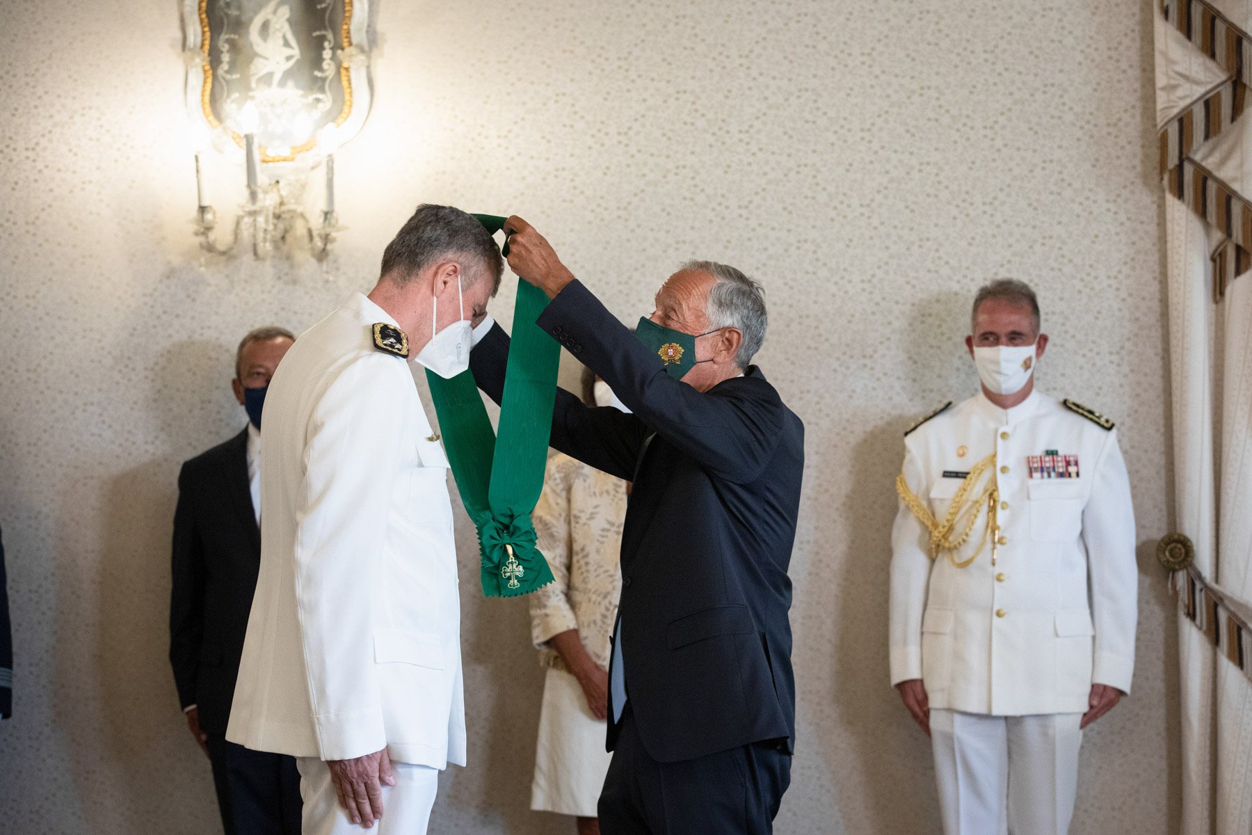 Presidente da República condecora Vice-Almirante Gouveia e Melo e o Tenente-General Eurico Craveiro