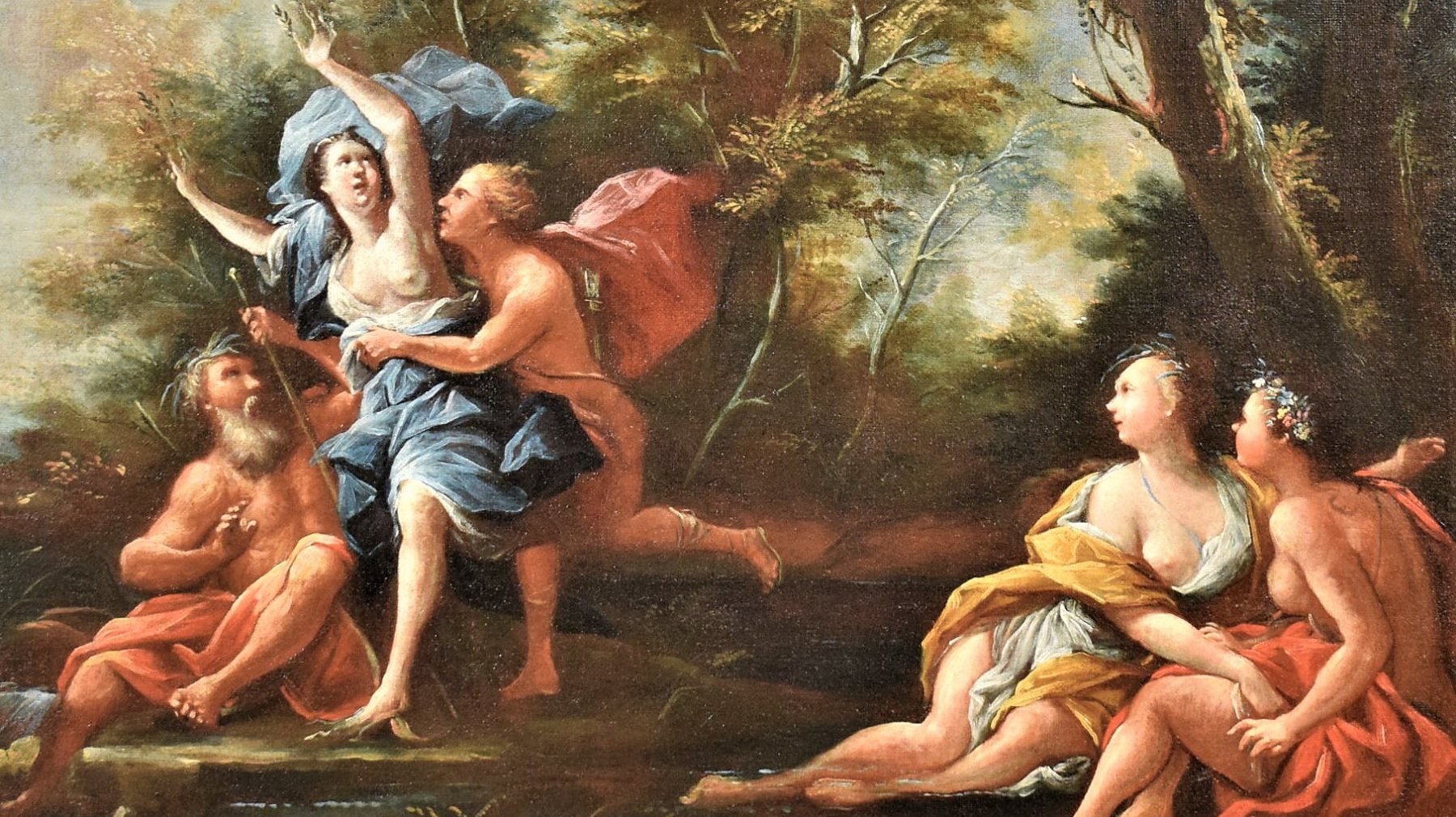 Sob o olhar do pai da ninfa, Apolo consegue alcançar Daphne (duas das figuras mitológicas que fazem parte do poema de Ovídio), que começa a transformar-se numa árvore