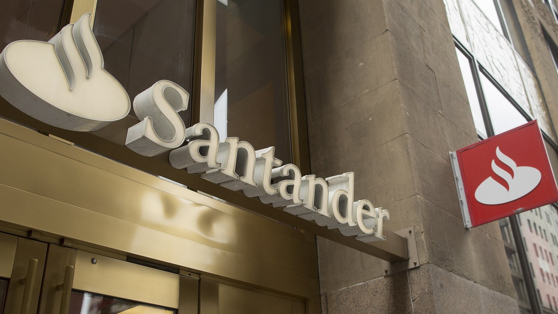 epa08777973 (FILE) - epa06095393 The Banco Santander headquarters in Boston, Massachusetts, USA 18 July 2017 (reissued 27 October 2020). Santander on 27 October 2020 published their 3rd quarter fresults, saying their net operating income in 3rd quarter  stood at 6,008 million euro, while net operating income for nine months was at 17,569 million euro.  EPA/CJ GUNTHER *** Local Caption *** 53655884
