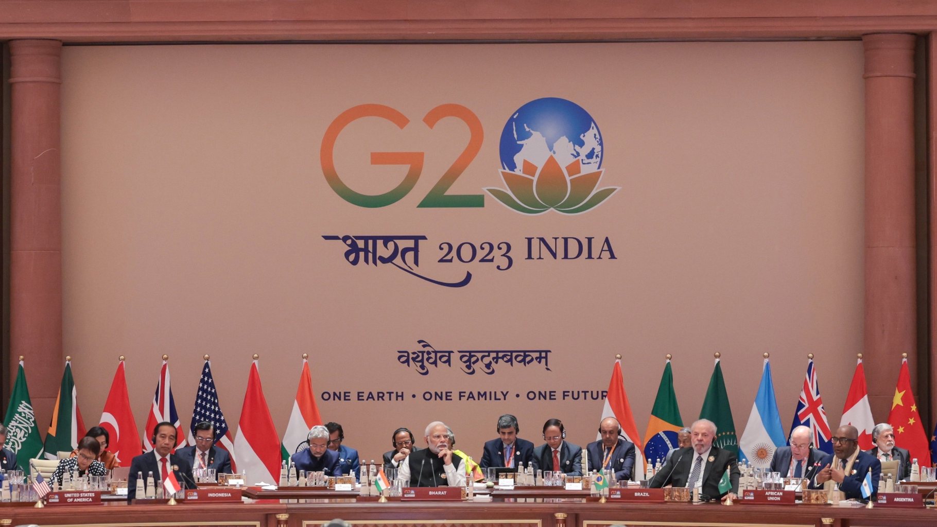 epa10852060 A handout photo made available by the Indian Press Information Bureau (PIB) shows a general view of world leaders attending the closing session of the G20 Summit at the ITPO Convention Centre Pragati Maidan in New Delhi, India, 10 September 2023. The G20 Heads of State and Government summit took place in the Indian capital on 09 and 10 September, where the participants earlier paid tribute at the Mahatama Gandhi memorial on the second and last day of the summit.  EPA/INDIA PRESS INFORMATION BUREAU  HANDOUT EDITORIAL USE ONLY/NO SALES