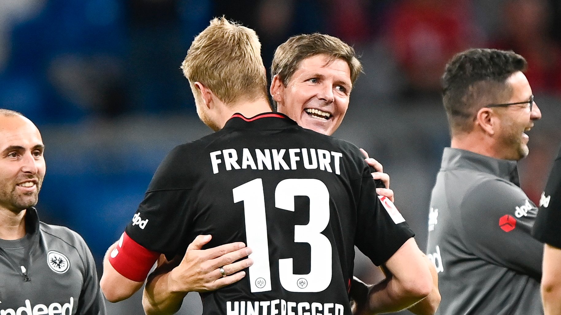 epa09504170 Frankfurt&#039;s head coach Oliver Glasner (R) and his player Martin Hinteregger (L) celebrate after winning the German Bundesliga soccer match between FC Bayern Munich and Eintracht Frankfurt in Munich, Germany, 03 October 2021.  EPA/CHRISTIAN BRUNA CONDITIONS - ATTENTION: The DFL regulations prohibit any use of photographs as image sequences and/or quasi-video.