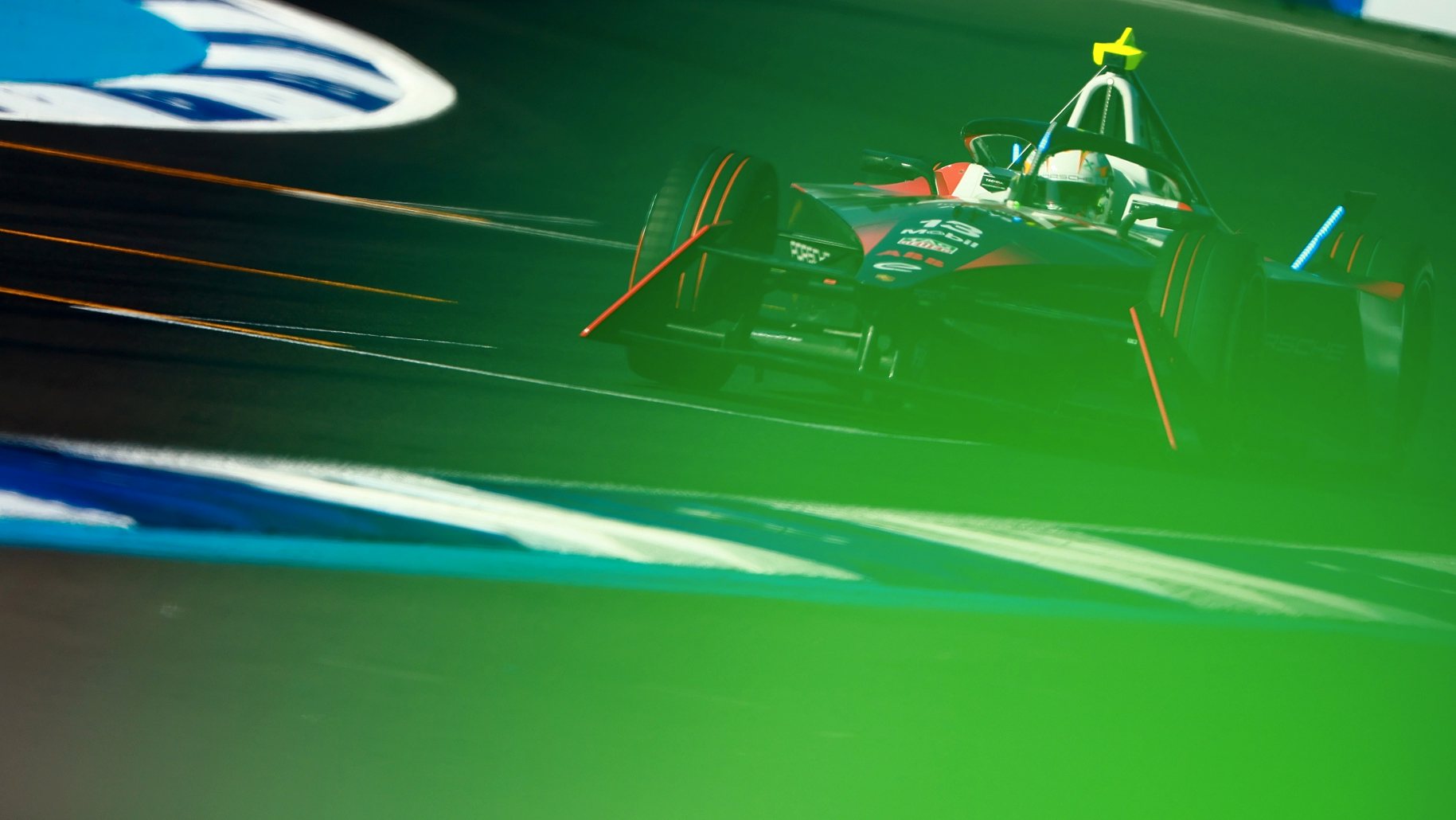 Félix da Costa continua à espera da luz verde nos resultados que lhe permita estrear-se no pódio pela Porsche