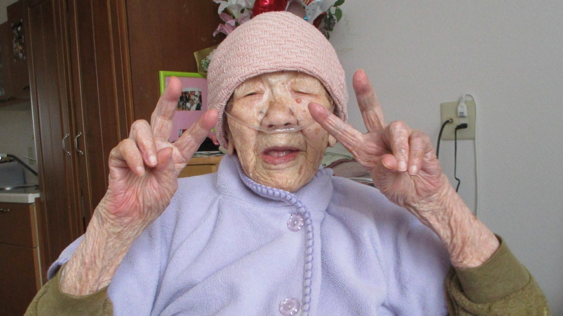 Kane Tanaka A mulher mais velha do mundo (que já passou por duas pandemias) celebrou este mês 119 anos foto