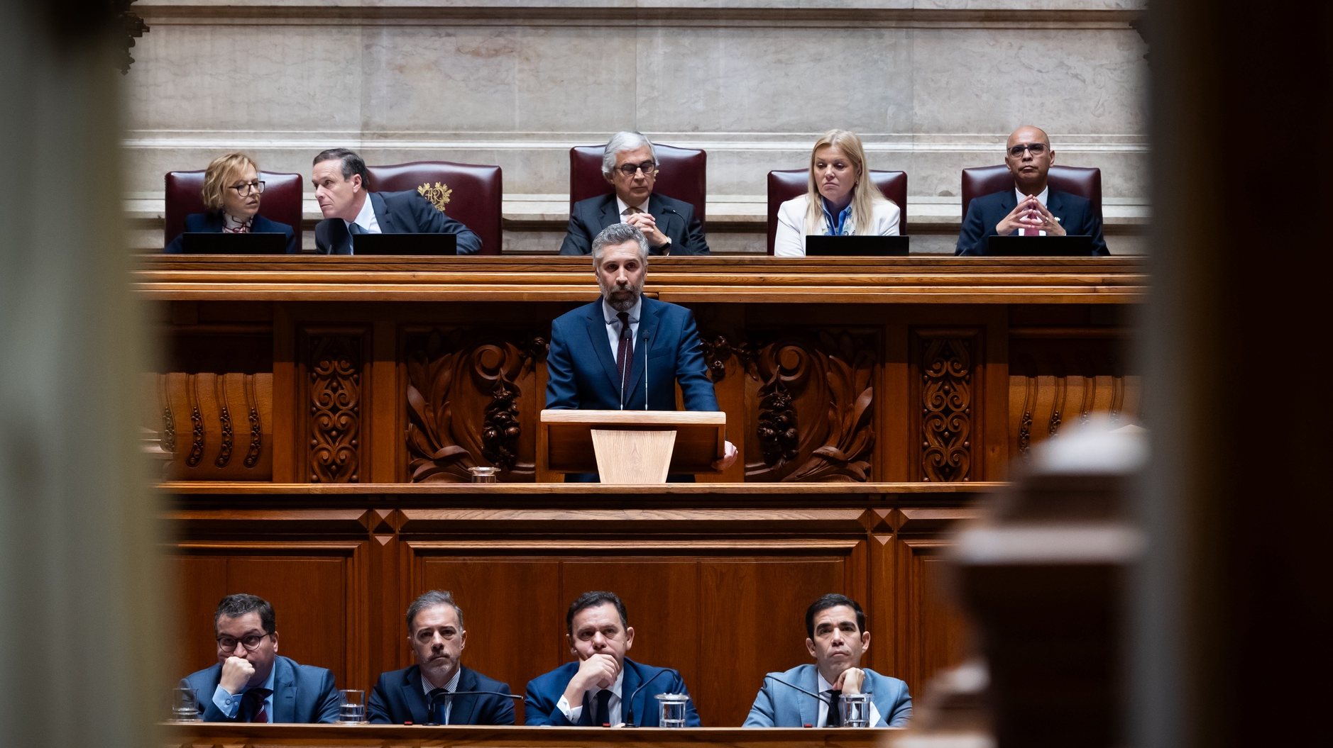 O deputado e secretário-geral do Partido Socialista (PS), Pedro Nuno Santos, usa da palavra durante a segunda sessão plenária de discussão do programa de Governo, na Assembleia da República, em Lisboa, 12 de abril de 2024. JOSÉ SENA GOULÃO/LUSA
