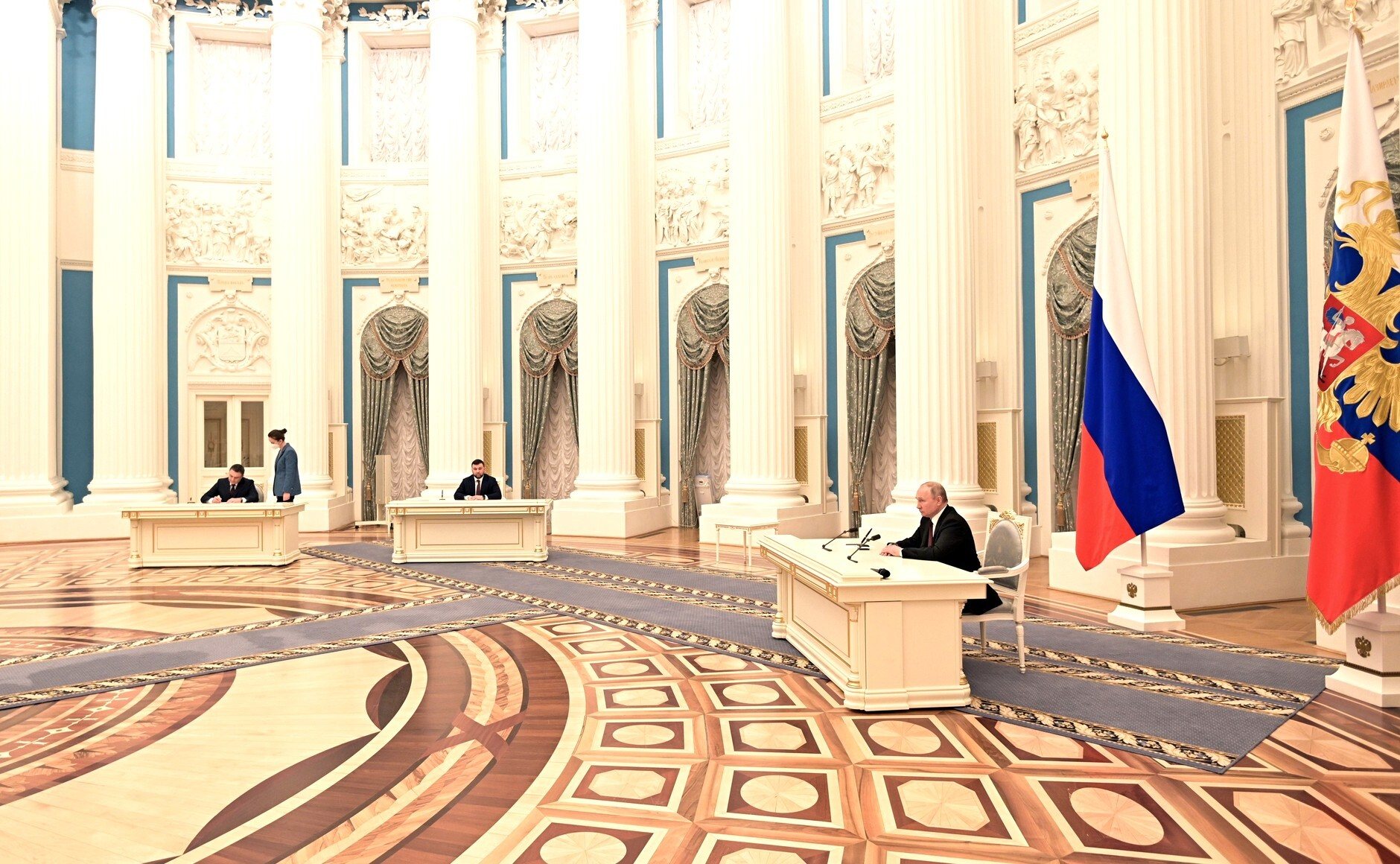 President of Russia Putin recognizes DPR and LPR