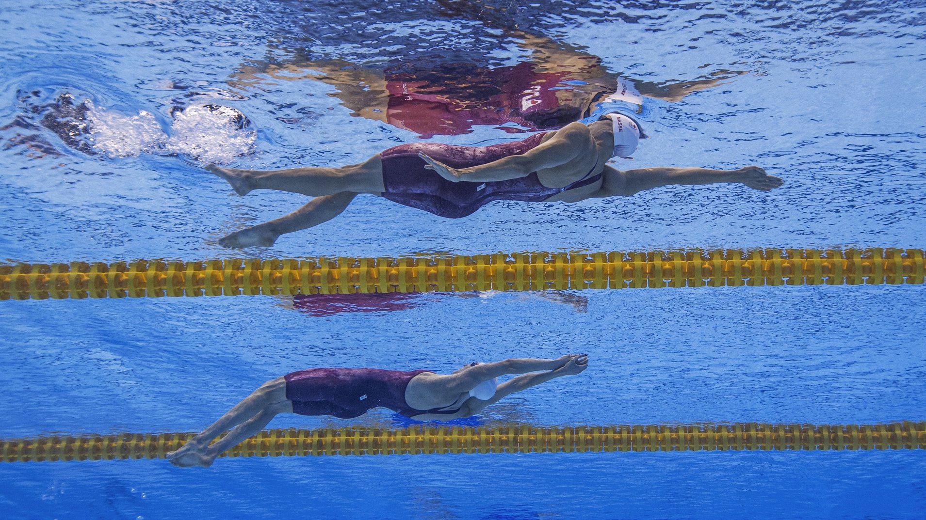 epa09364450 (From top) Kylie Masse and Taylor Ruck of Canada compete in the women&#039;s 100m Backstroke Heats during the Swimming events of the Tokyo 2020 Olympic Games at the Tokyo Aquatics Centre in Tokyo, Japan, 25 July 2021.  EPA/Patrick B. Kraemer