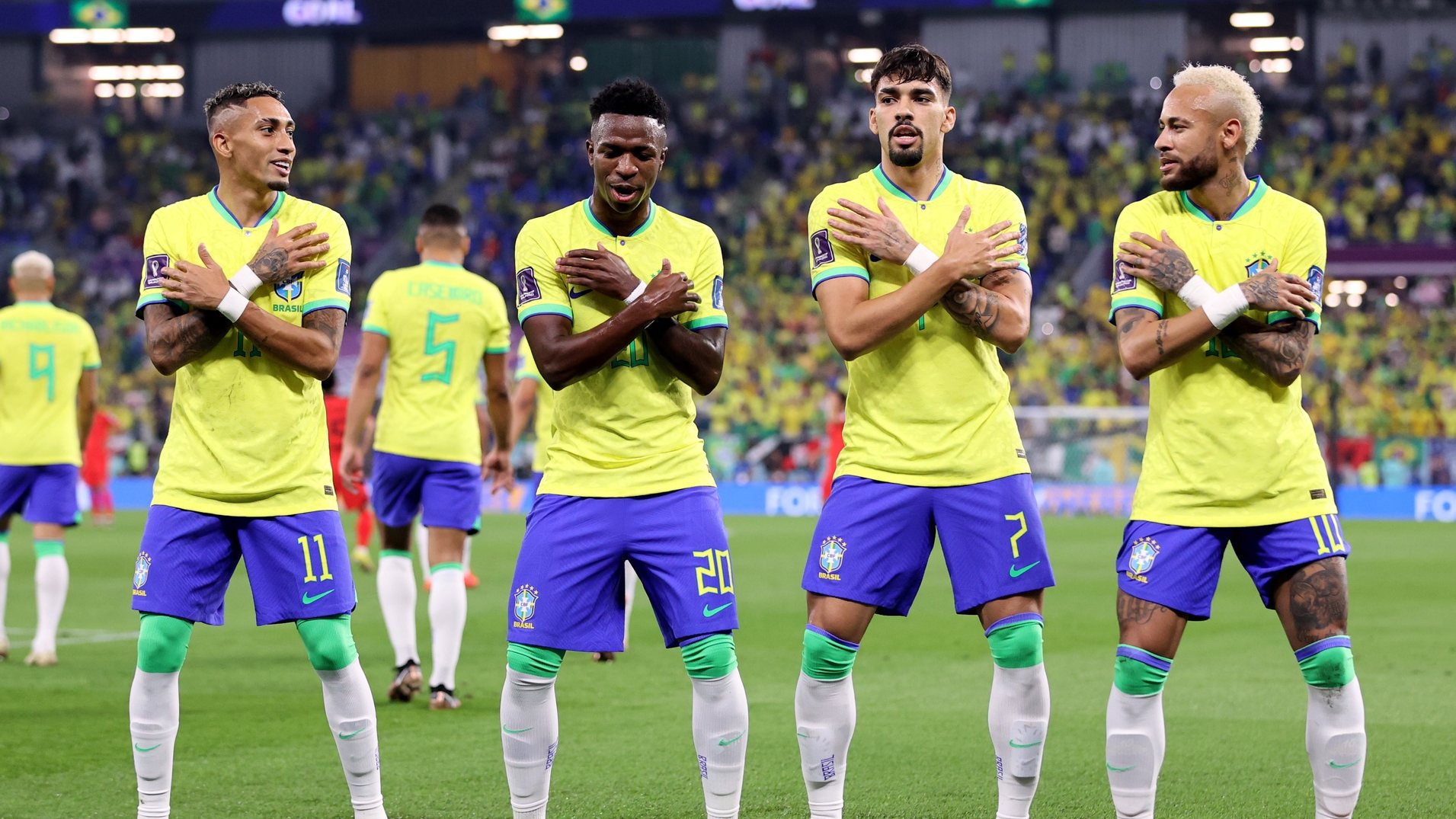 epa10350416 Vinicius Junior of Brazil (2L) celebrates Raphinha (L), Lucas Paqueta (2R) and Neymar (R) after scoring the 1-0 during the FIFA World Cup 2022 round of 16 soccer match between Brazil and South Korea at Stadium 974 in Doha, Qatar, 05 December 2022.  EPA/Abedin Taherkenareh