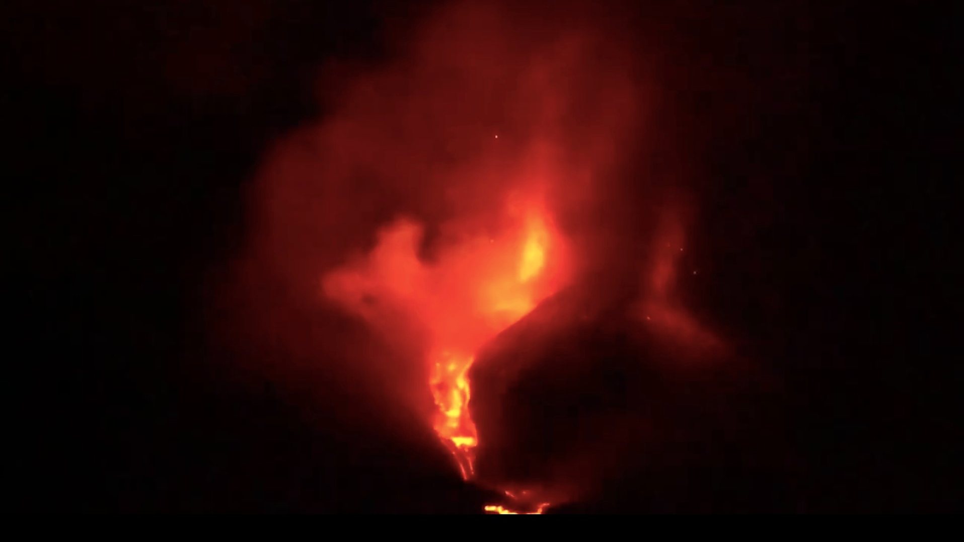Monte Etna é um dos vulcões mais ativos da Europa, com erupções frequentes