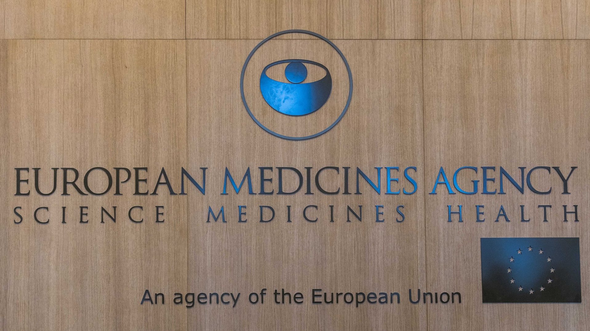 epa09233395 (FILE) - The name and logo of European Medicines Agency (EMA) is seen in their building in Amsterdam, The Netherlands, 15 November 2019 (reissued 28 May 2021). The European Medicines Agency has approved the use of the Pfizer/BioNTech COVID-19 vaccine for children of the age 12 and up.  EPA/LEX VAN LIESHOUT *** Local Caption *** 56552435
