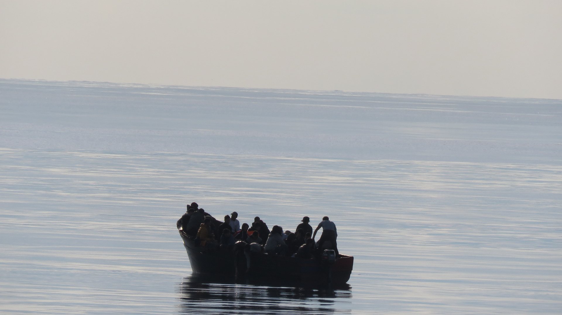 Resgate de 37 migrantes a sul do Algarve no dia 11 de novembro de 2021 pela Marinha Portuguesa. FOTO: Marinha