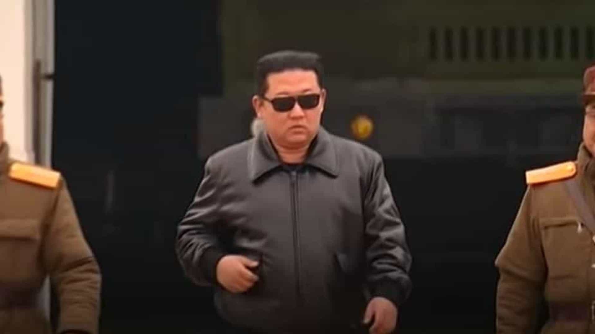 Kim Jong Un lança míssil