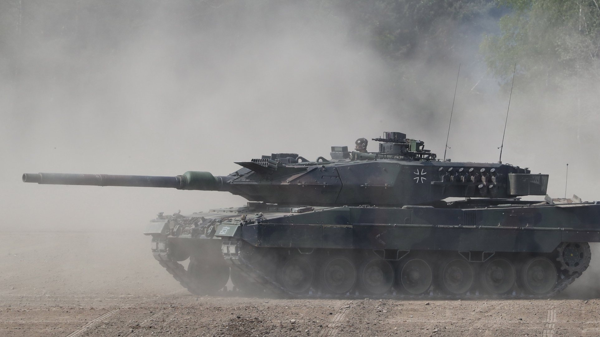 epa10427151 (FILE) - A German Army &#039;Leopard 2&#039; tank during the NATO Very High Readiness Task Force Land (VJTF L 2019) exercise in Muenster, northern Germany, 20 May 2019 (reissued 24 January 2023). German Chancellor Olaf Scholz has decided to send Leopard 2 tanks to Ukraine and allow other countries such as Poland to do so while the US may supply Abrams tanks, German media has reported 24 January 2023.  EPA/FOCKE STRANGMANN *** Local Caption *** 55209013