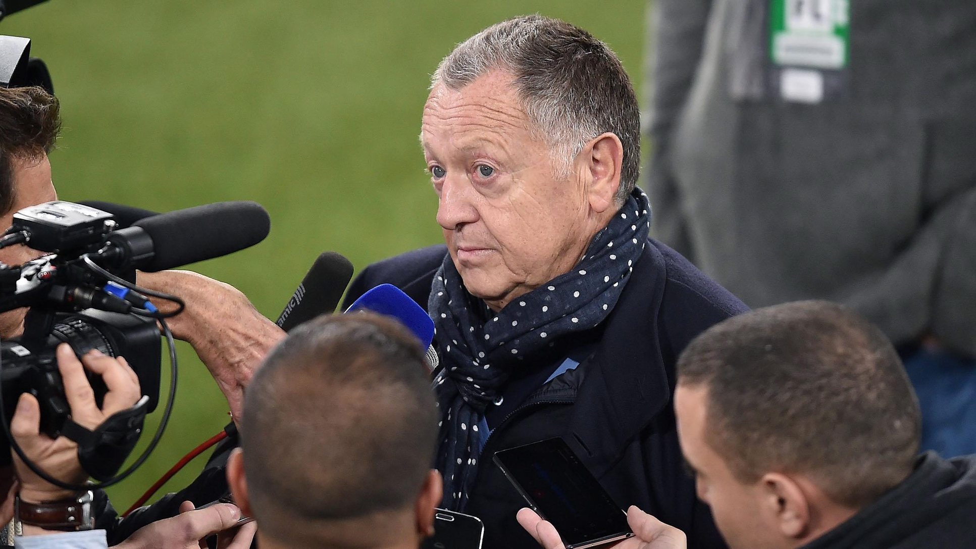 epa05612877 Olympique Lyon&#039;s President Jean-Michel Aulas during the team training section at the Juventus Stadium in Turin, Italy, 01 November 2016. Juventus FC will face Olympique Lyon in the UEFA Champions League group H soccer match on 02 November.  EPA/ALESSANDRO DI MARCO