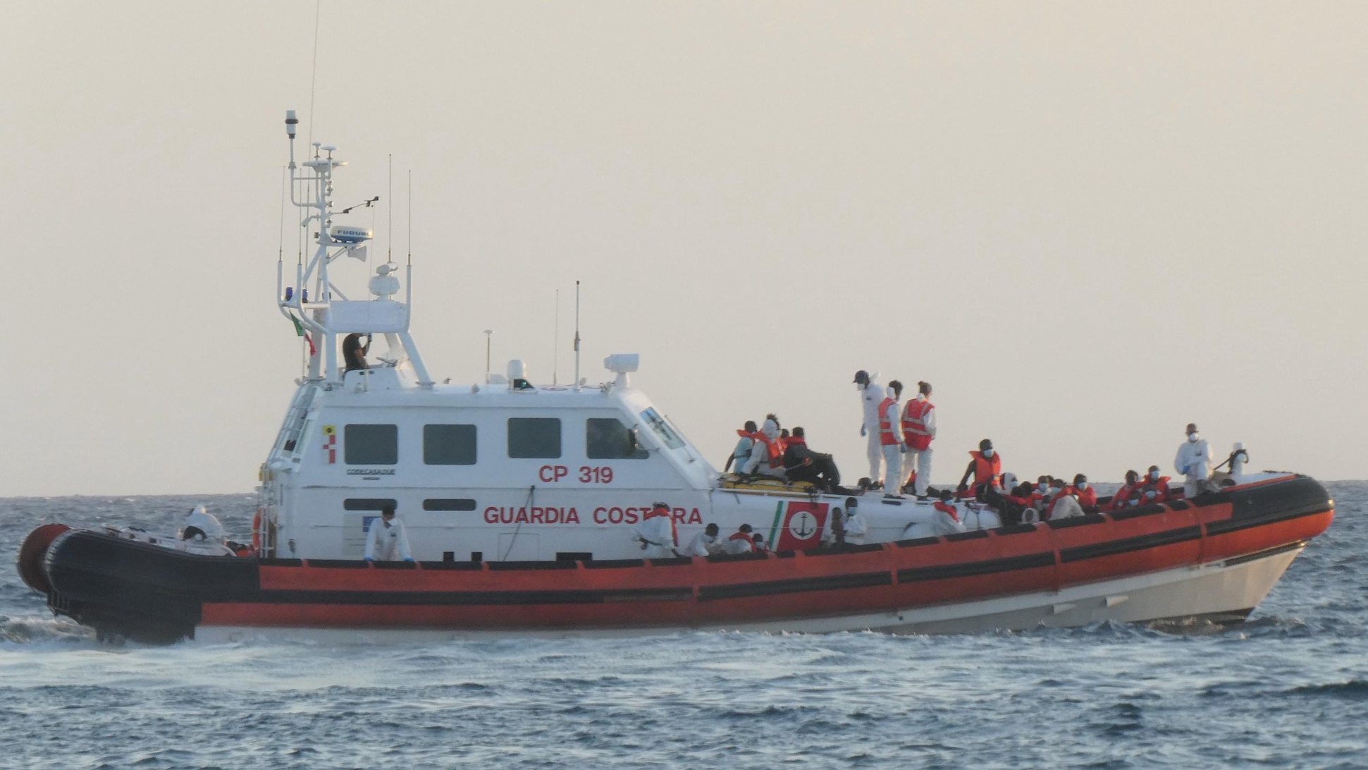 Salvamento de migrantes em Lampedusa, Itália