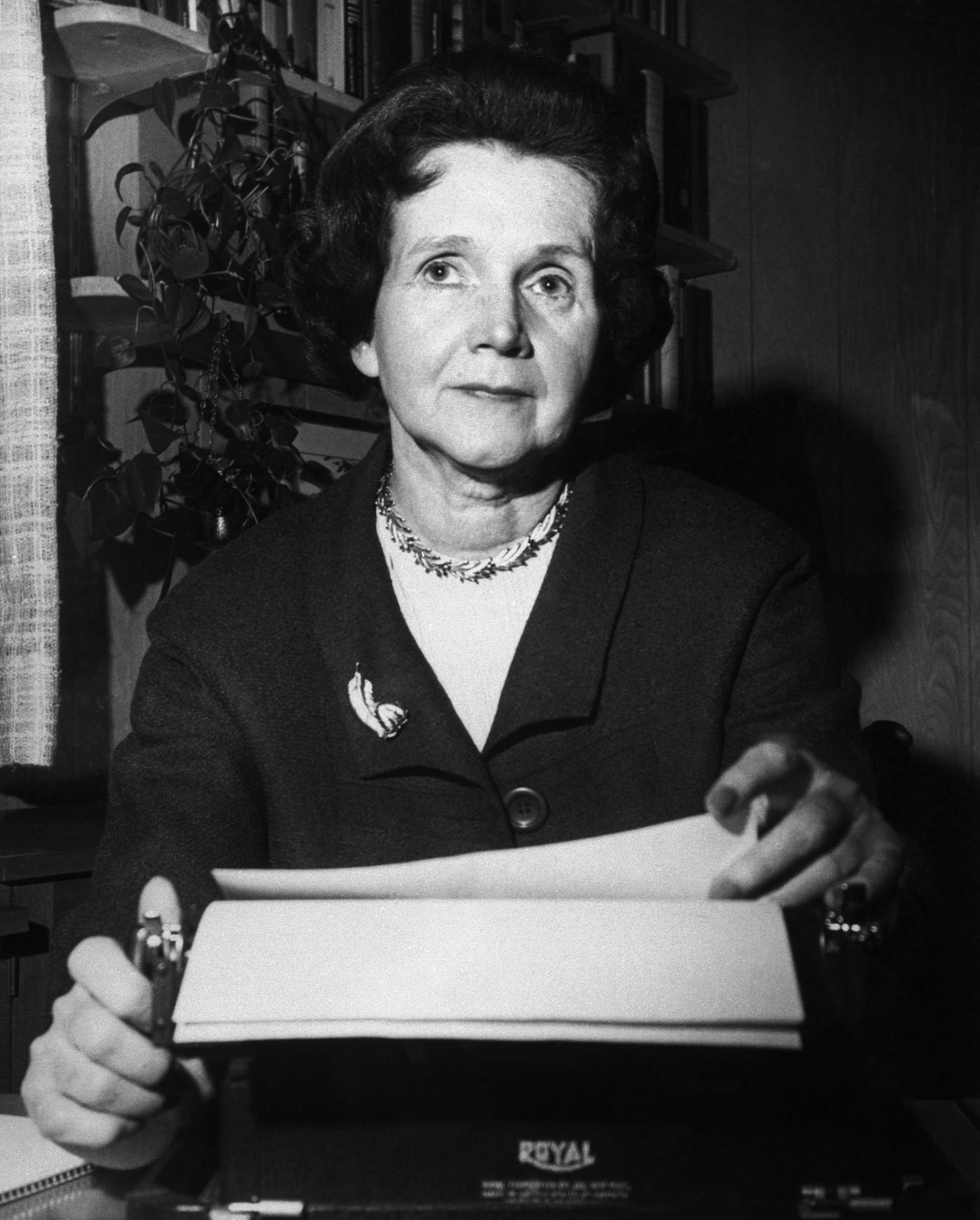 Rachel Carson, escritora e ativista pelo ambiente, em Washington, 1963