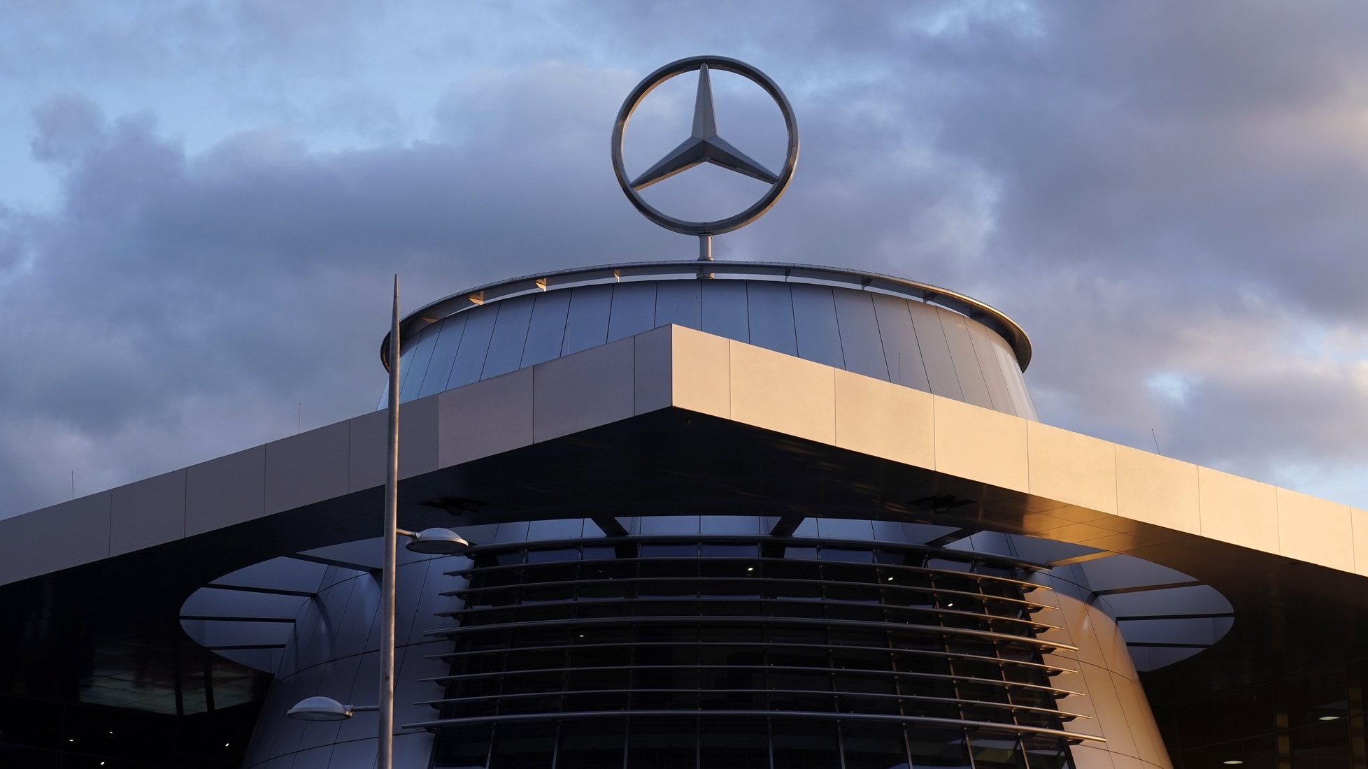 epa09019409 A general view of the Mercedes Benz Center at the Daimler AG in Stuttgart, Germany, 17 February 2021. Daimler will release their preliminary business figures for the Fiscal Q4 and the full year 2020 on 17 February 2021.  EPA/RONALD WITTEK