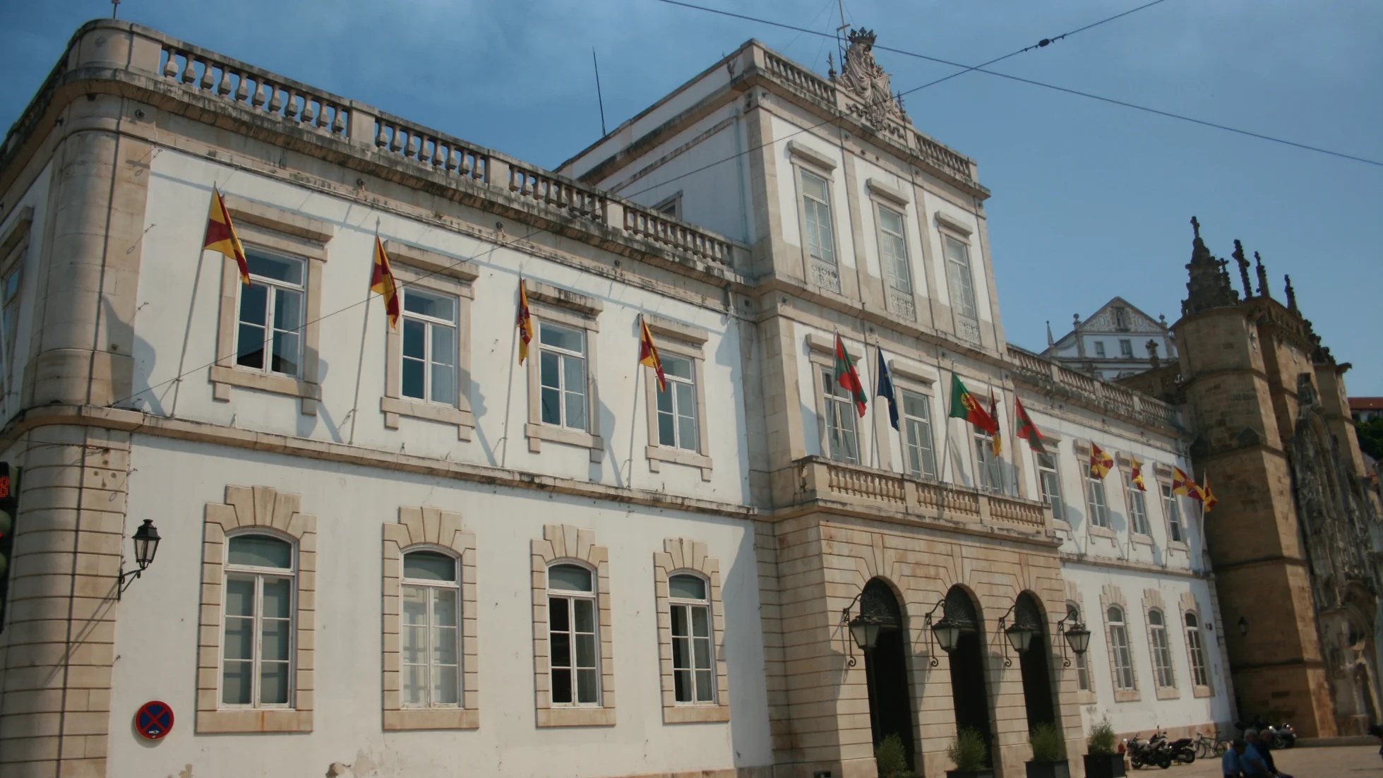 O presidente da Câmara de Coimbra afirmou que não se deveria fazer &quot;juízos de valor ou censura sobre associações&quot;