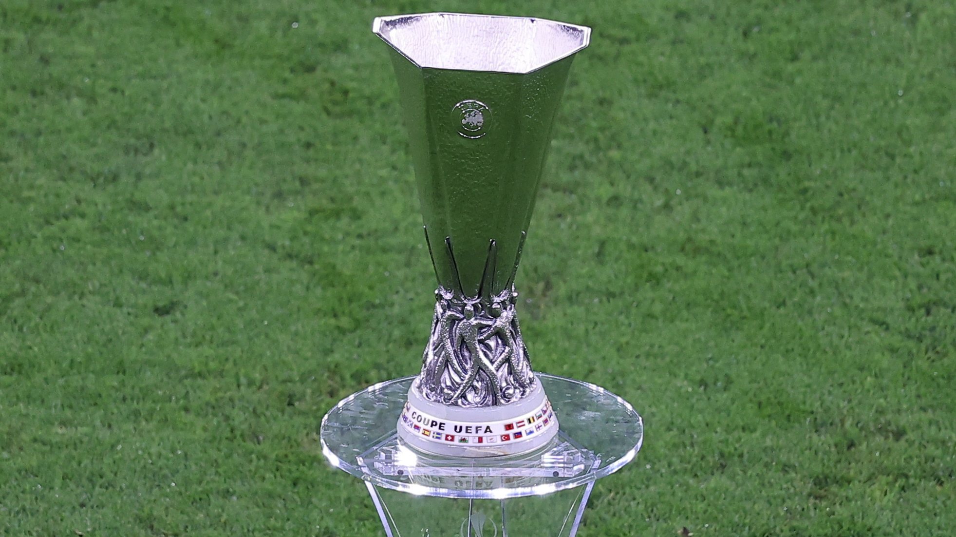 epa08694915 The Europa League trophy on display prior to the UEFA Super Cup final between Bayern Munich and Sevilla FC at the Puskas Arena in Budapest, Hungary, 24 September 2020.  EPA/Laszlo Szirtesi / POOL