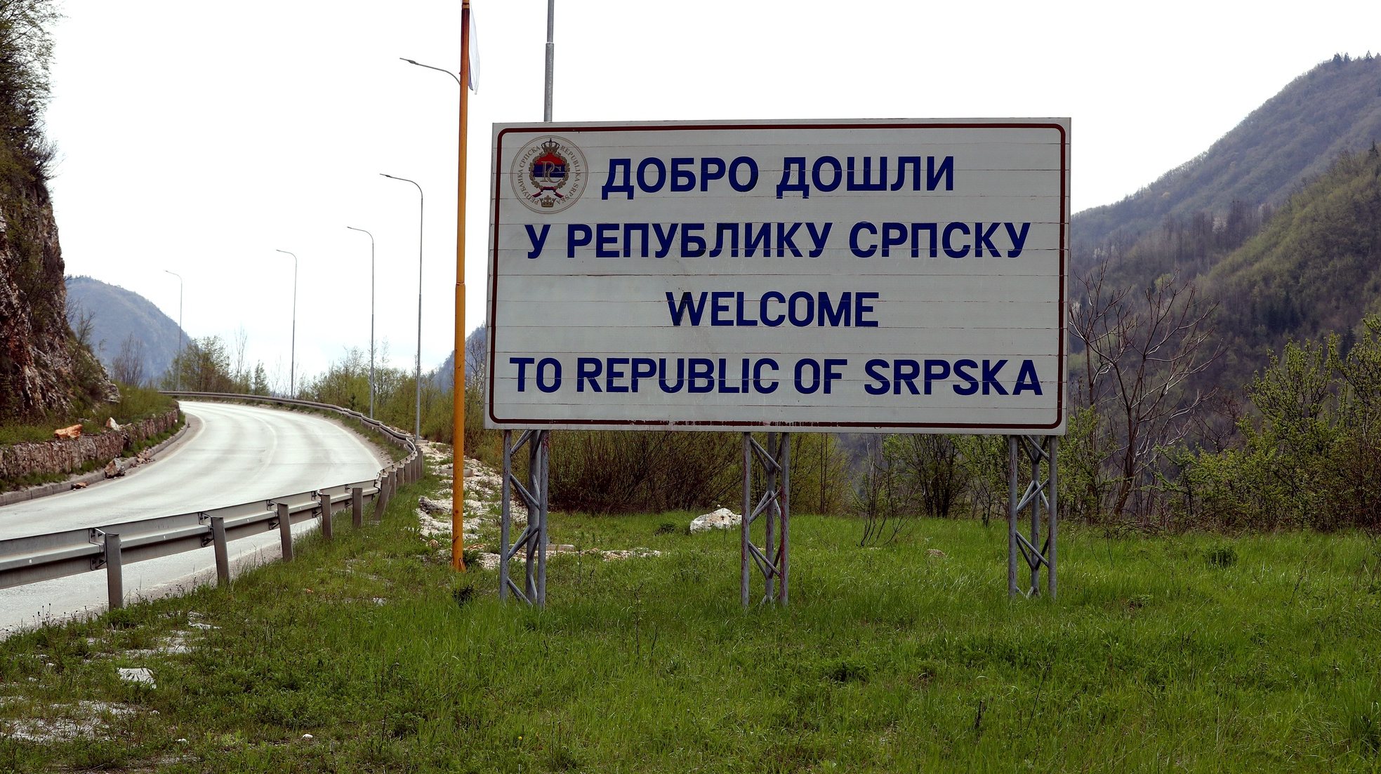 epa10594366 A road sign reading &#039;Welcome to the Republic of Srpska&#039; on the outskirts of Sarajevo, Bosnia and Herzegovina, 27 April 2023. The Srpska Republic is a Bosnian Serb autonomous region and one of the country&#039;s two ethnic entities established under the Dayton Peace Agreement, which ended the country&#039;s 1992-1995 war. Although it is presently solely used as an information road sign, Bosnian Serb leader Milorad Dodik has warned that it might become a true boundary between Bosnia&#039;s entities.  EPA/FEHIM DEMIR