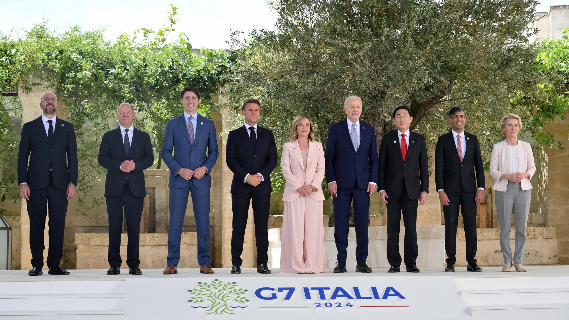 epa11407398 (L-R) European Council President Charles Michel, German Chancellor Olaf Scholz, Canadian Prime Minister Justin Trudeau, French President Emmanuel Macron, Italian Prime Minister Giorgia Meloni, US President Joe Biden, Japan&#039;s Prime Minister Fumio Kishida, British Prime Minister Rishi Sunak, European Commission President Ursula von der Leyen pose for a group photograph during a welcome ceremony for the G7 summit in Borgo Egnazia, southern Italy, 13 June 2024. The 50th G7 summit will bring together the Group of Seven member states leaders in Borgo Egnazia resort in southern Italy from 13 to 15 June 2024.  EPA/ETTORE FERRARI