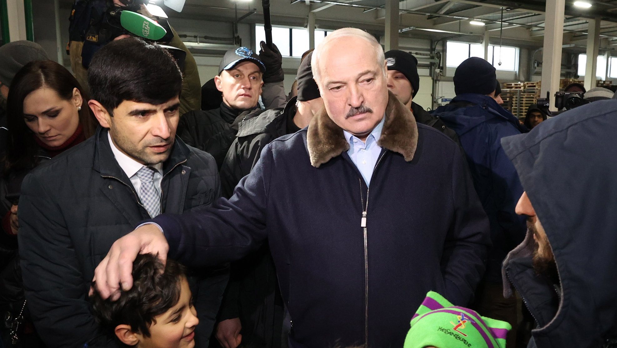 Presidente bielorrusso alexander Lukashenko reune-se com migrantes nas fronteiras