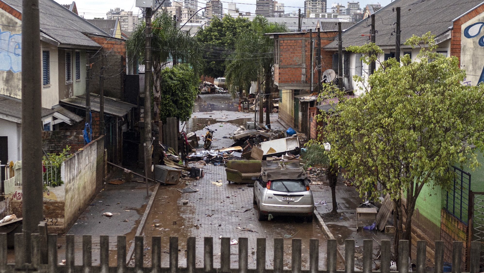 epa11364733 A residential area affected by flooding in the city of Porto Alegre, in Rio Grande do Sul, Brazil, 23 May 2024. Residents in southern Brazil began cleaning their homes in cities and neighborhoods where river levels have dropped, almost three weeks after the onset of unprecedented flooding. In Porto Alegre, the capital of the state of Rio Grande do Sul, the Guaiba River dropped to 3.90 meters still 90 centimeters above flood level, but a significant reduction from the record 5.35 meters reached in early May.  EPA/Daniel Marenco