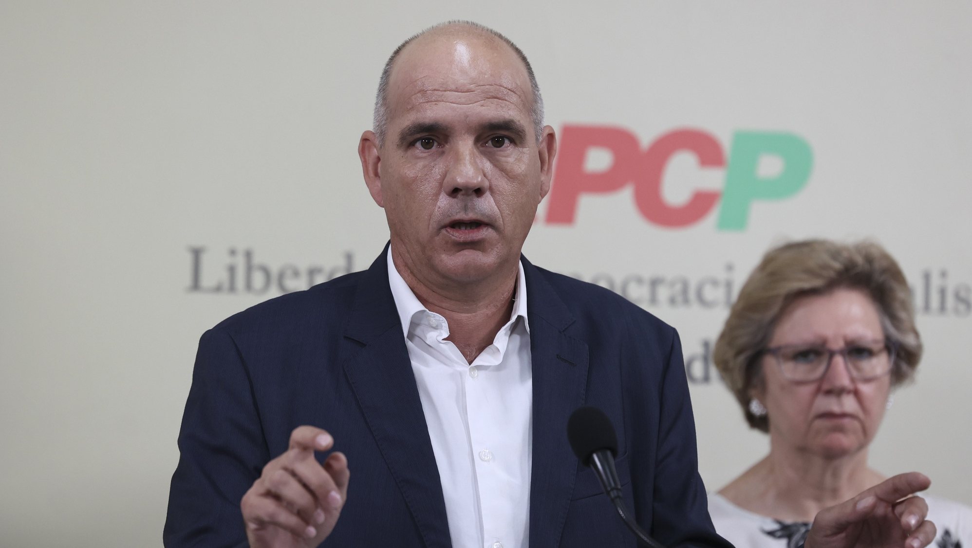 O secretário-geral do Partido Comunista Português (PCP) , Paulo Raimundo, fala aos jornalistas na sede do PCP, em Lisboa, 29 de junho de 2024. MANUEL DE ALMEIDA/LUSA