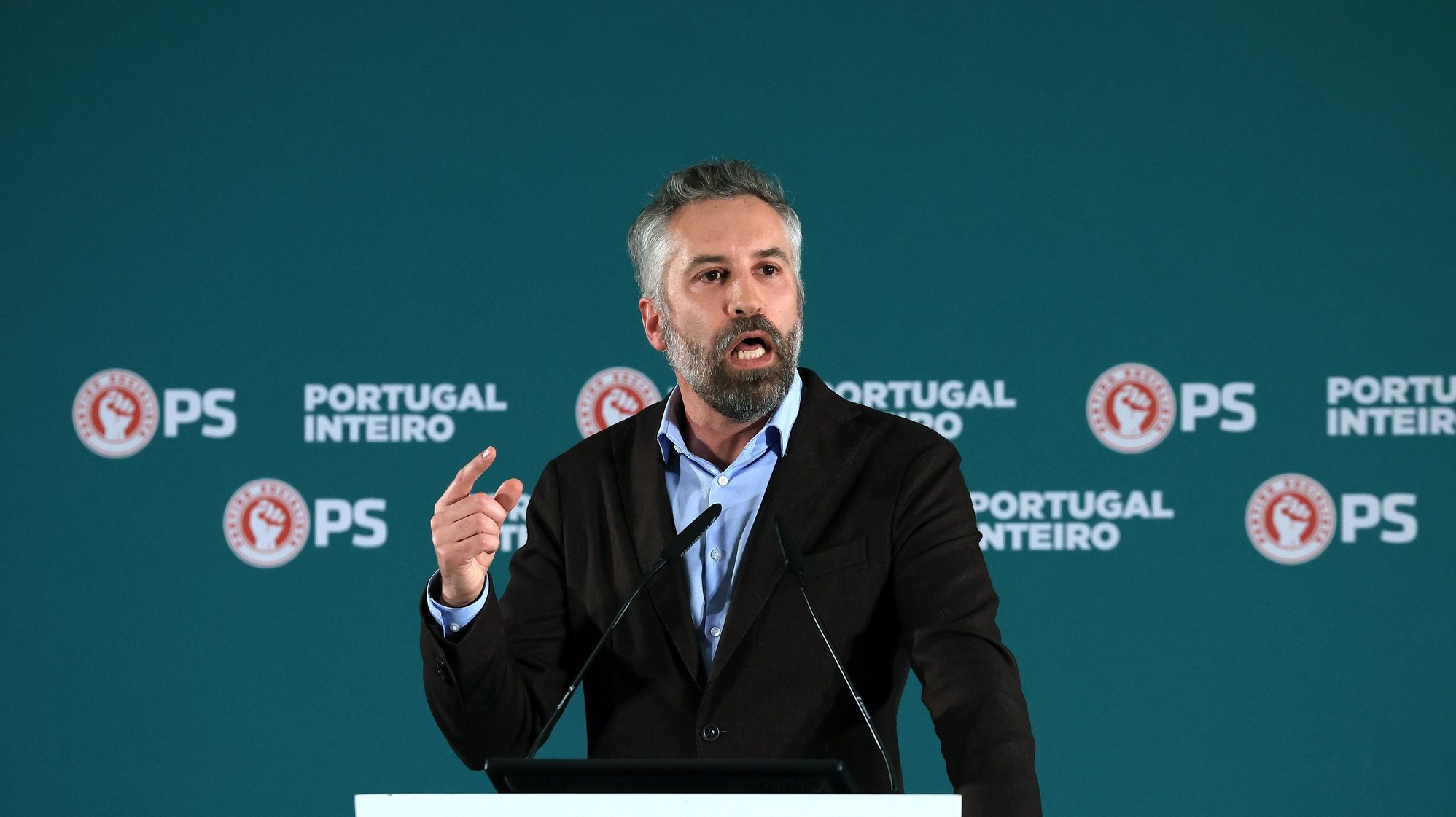 O secretário-geral do Partido Socialista (PS), Pedro Nuno Santos, intervém no Fórum Portugal Inteiro, no âmbito da preparação e discussão de ideias para o programa eleitoral que o PS irá apresentar às eleições legislativas de 10 de março, no Porto, 27 de janeiro de 2024. ESTELA SILVA/LUSA