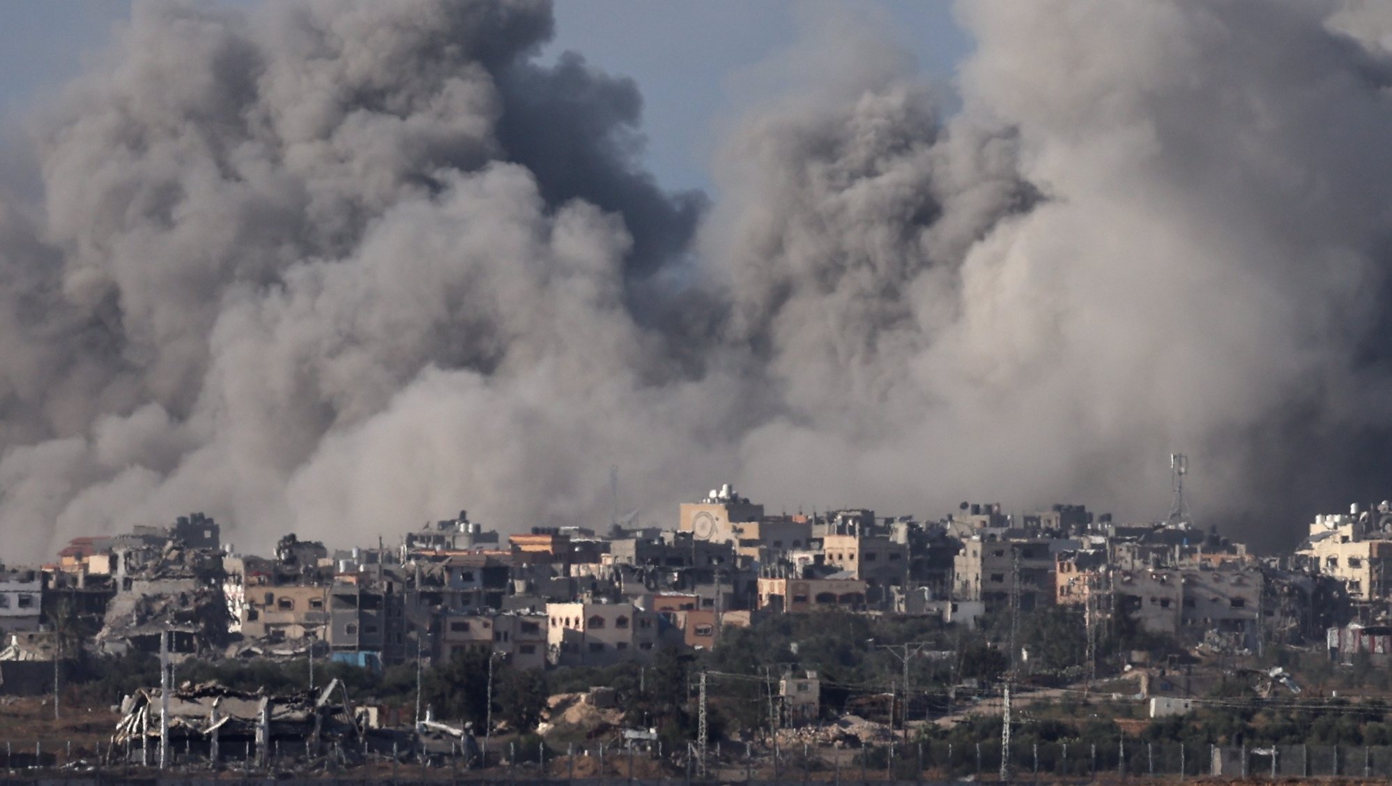 epa11018847 Smoke rises following an Isareli airstrike on Gaza&#039;s al-Shuja&#039;ia district as seen from Nahal Oz, Israel, 09 December 2023. Israeli forces resumed military strikes on Gaza after a week-long truce expired on 01 December. More than 16,200 Palestinians and at least 1,200 Israelis have been killed, according to the Palestinian Health Ministry and the Israel Defense Forces (IDF), since Hamas militants launched an attack against Israel from the Gaza Strip on 07 October, and the Israeli operations in Gaza and the West Bank which followed it.  EPA/ATEF SAFADI