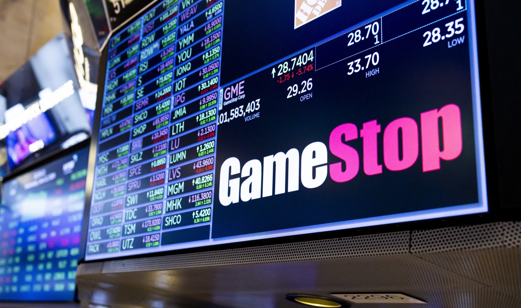 epa11406727 A screen shows the stock price of the gaming retailer GameStop on the floor of the New York Stock Exchange in New York, New York, USA, 12 June 2024.  EPA/JUSTIN LANE